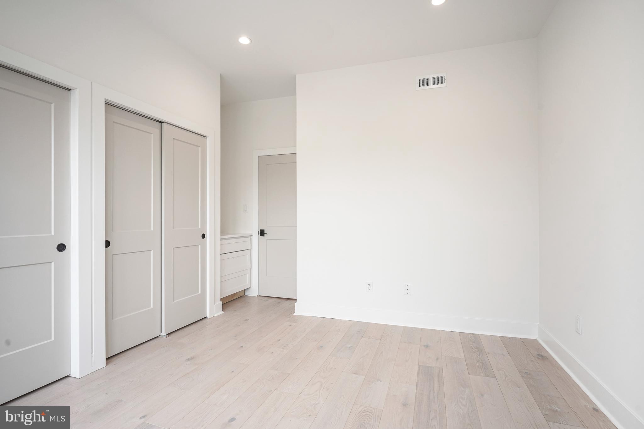 PORT RICHMOND - Residential