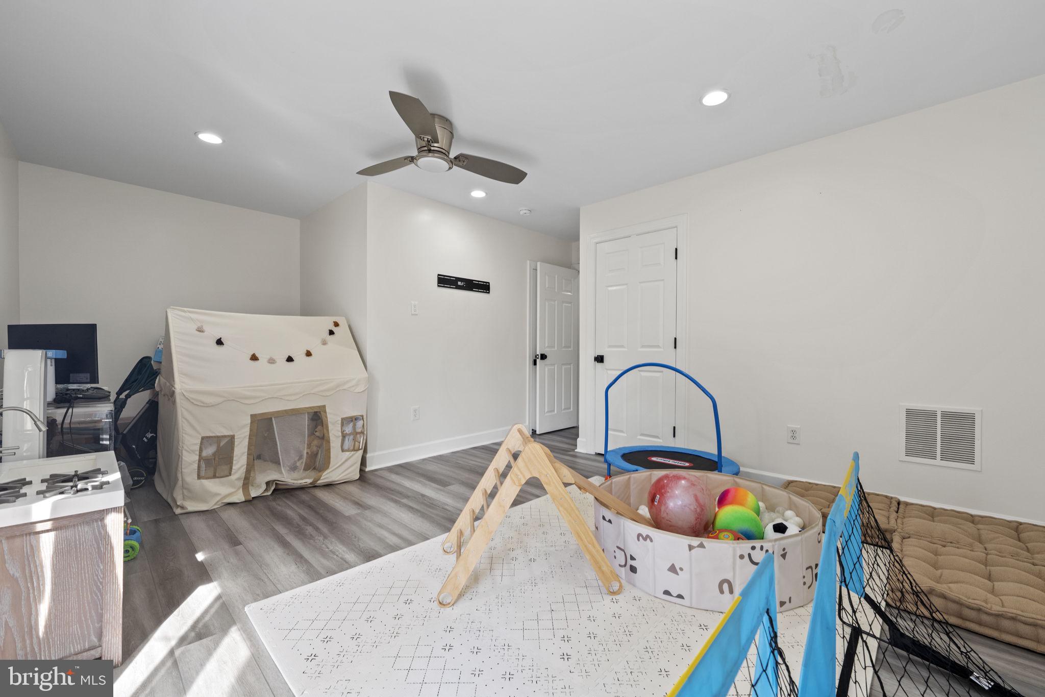 ARLINGTON HEIGHTS - Residential Lease