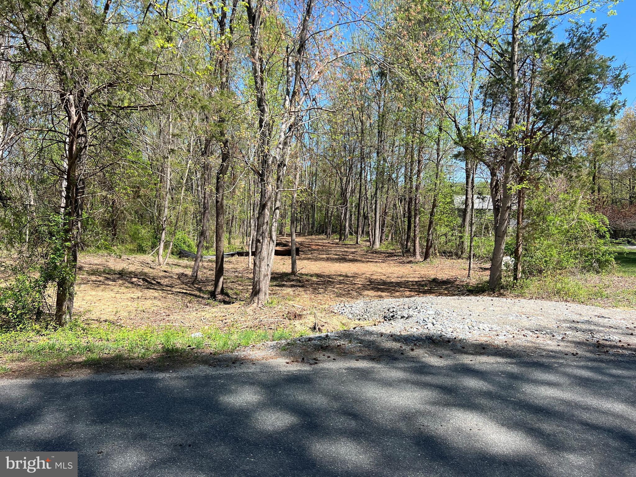 1.2-acre lot in Aspen Hill on the private side of Lake Anna with a deeded boat slip. The home site has been cleared, and the construction entrance has been installed, so come and build your dream home in this established community that has limited HOA restrictions. Aspen Hill is conveniently located 5 miles from the Food Lion shopping plaza and close to restaurants, breweries, wineries, and marinas.