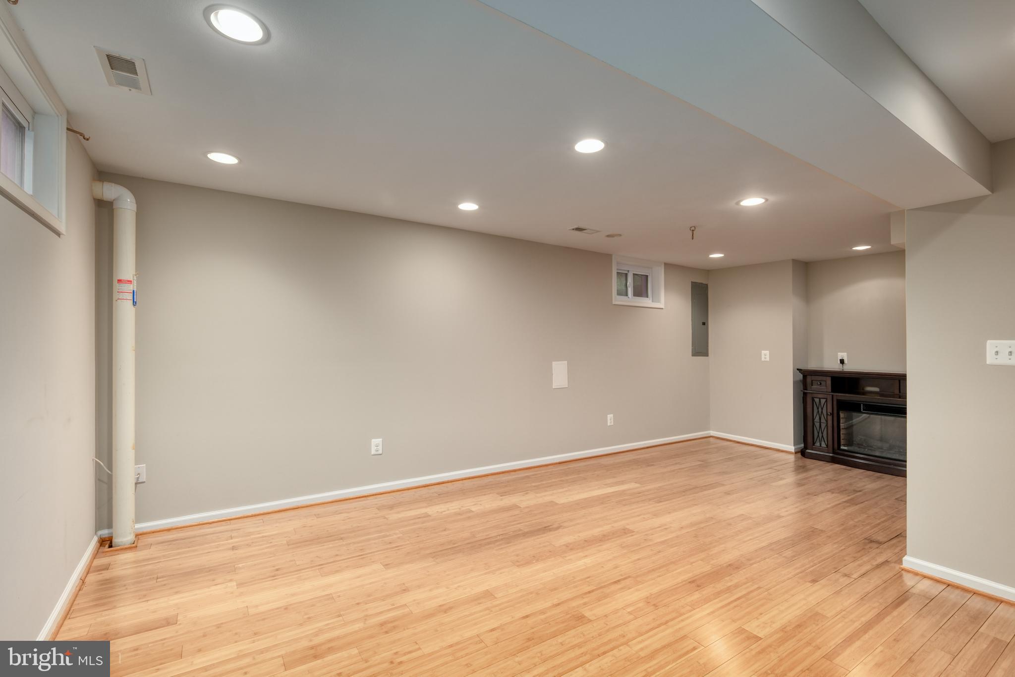BURKE CENTRE CONSERVANCY - Residential Lease