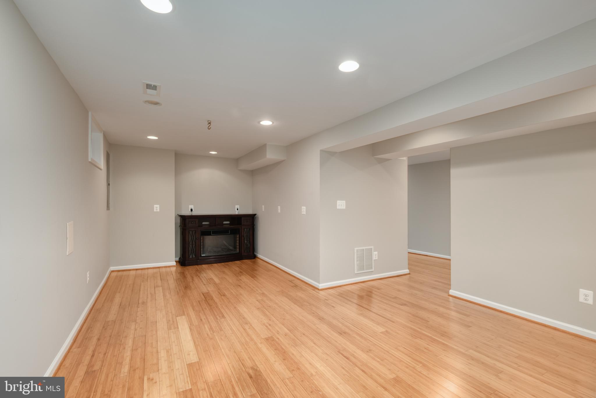 BURKE CENTRE CONSERVANCY - Residential Lease