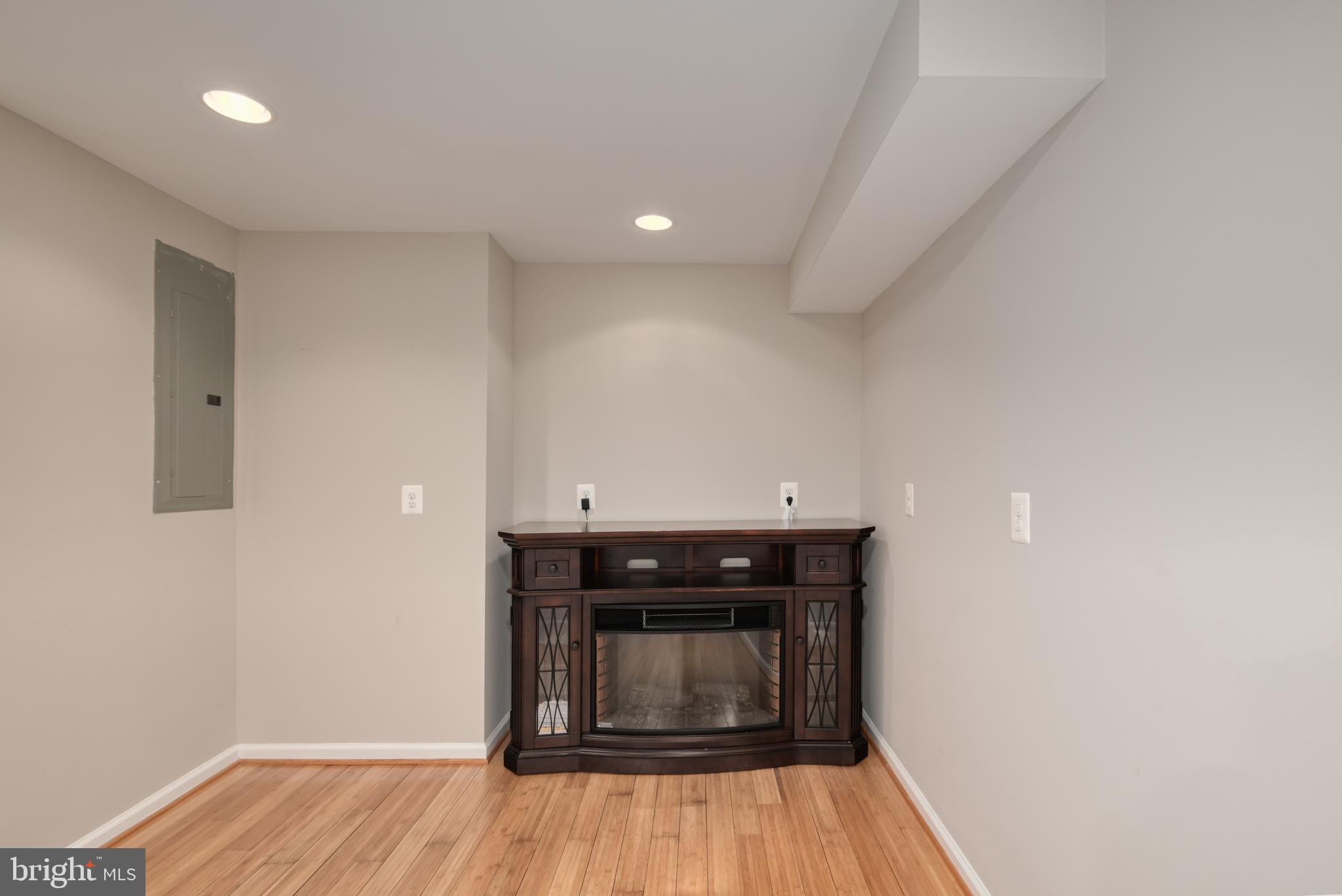 BURKE CENTRE CONSERVANCY - Residential Lease