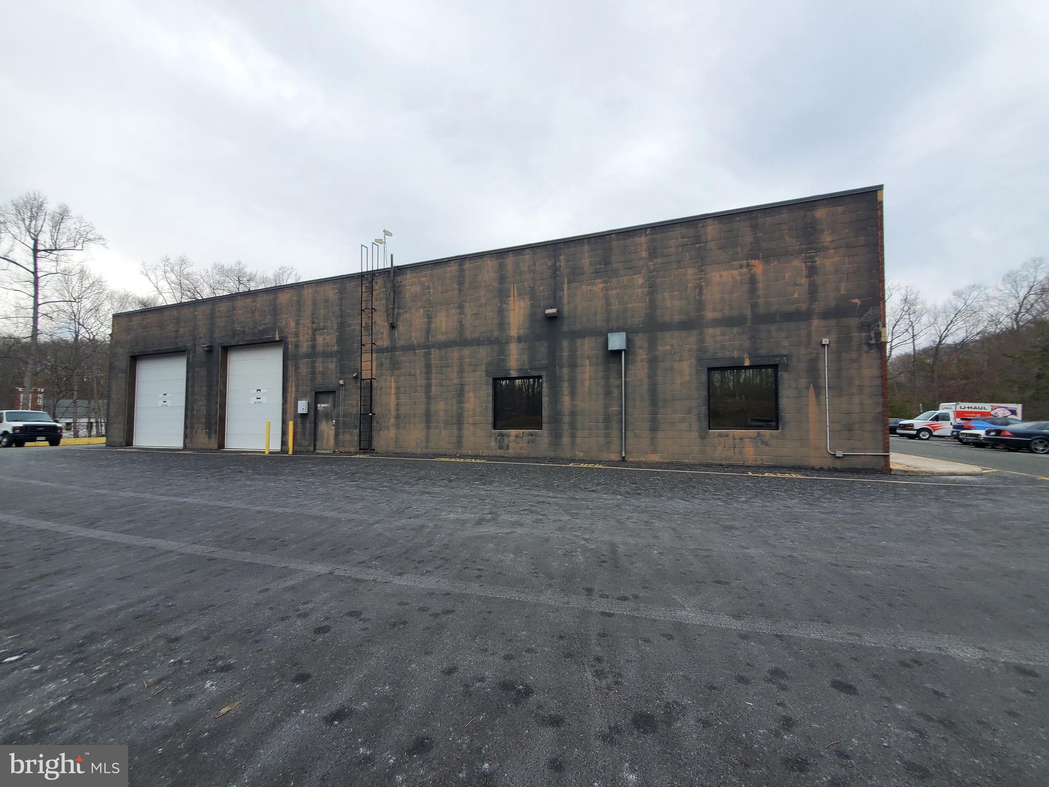OAK HILL BUSINESS CENTER - Commercial Sale