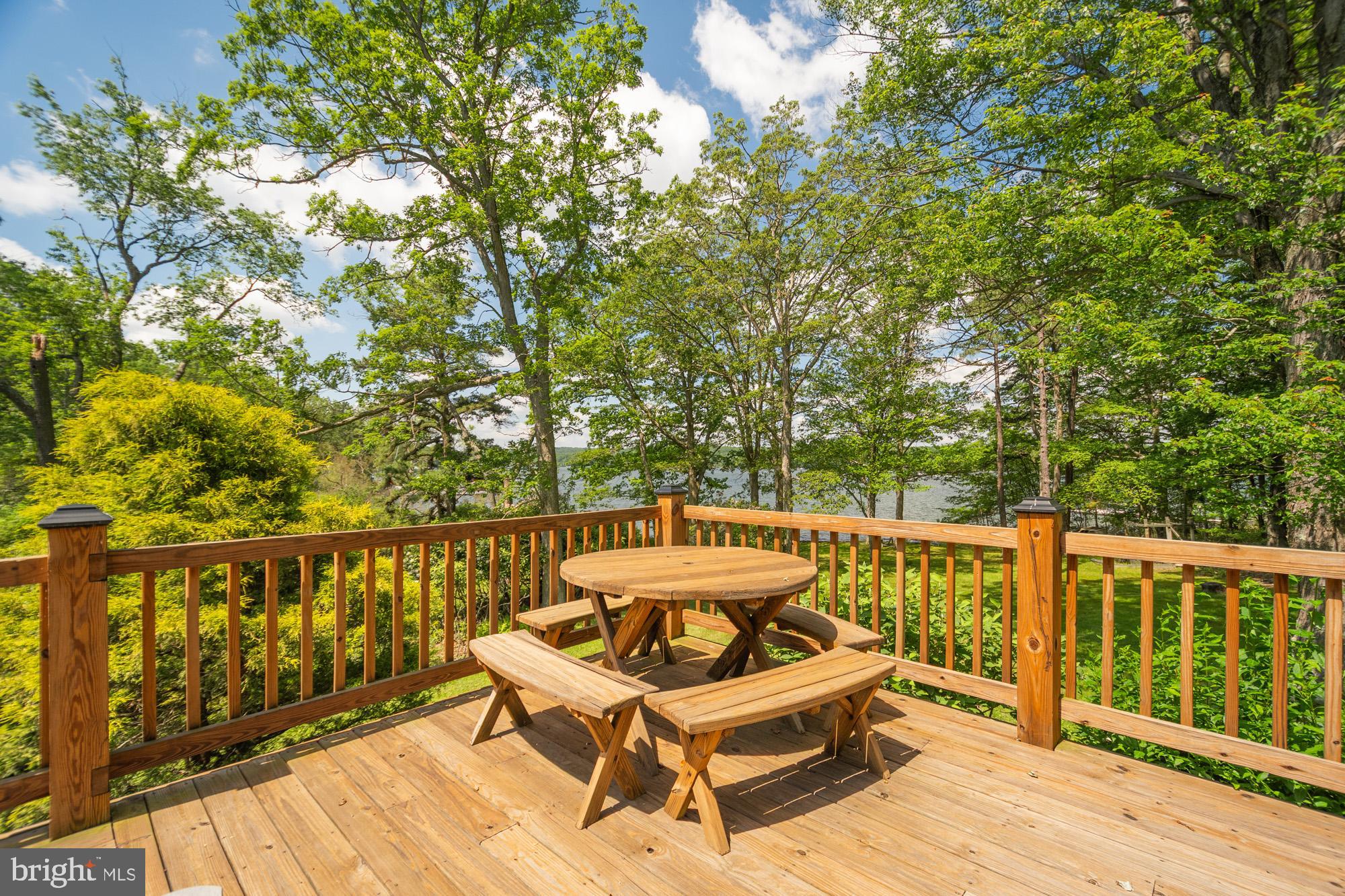 TURKEY NECK - Residential