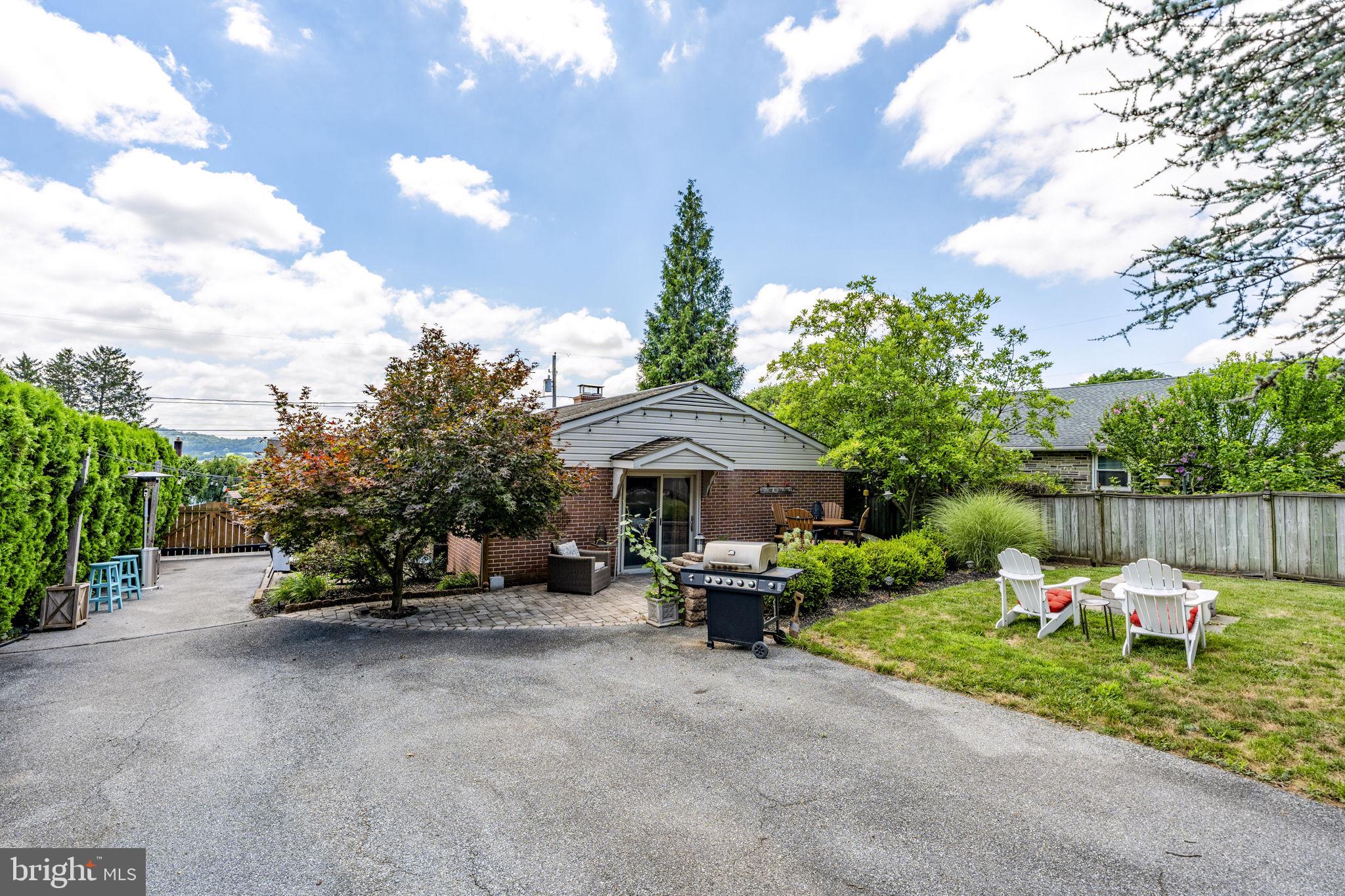 NEW HOLLAND BOROUGH - Residential