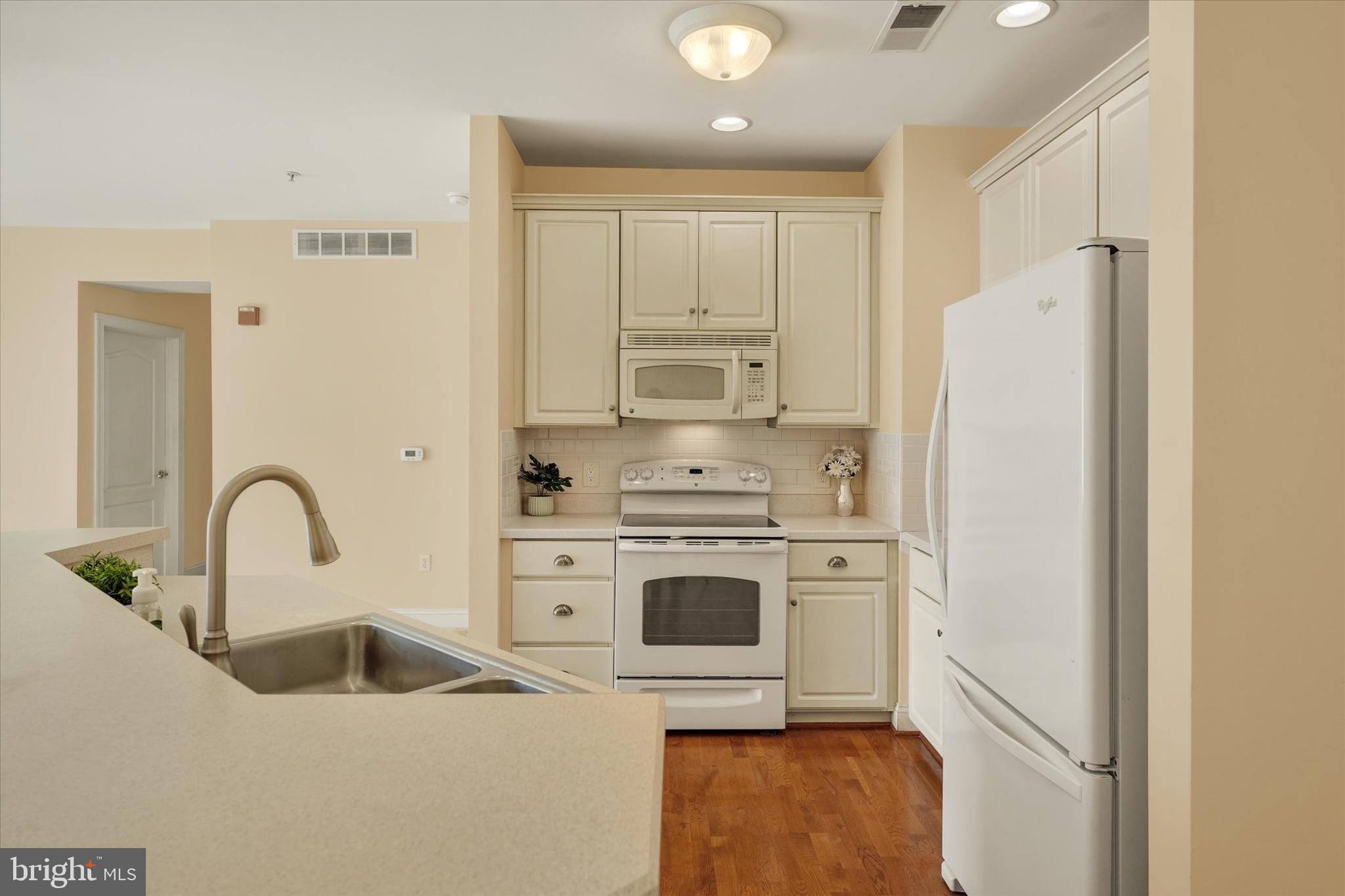 VILLAGE OF FOUNTAINVIEW - Residential
