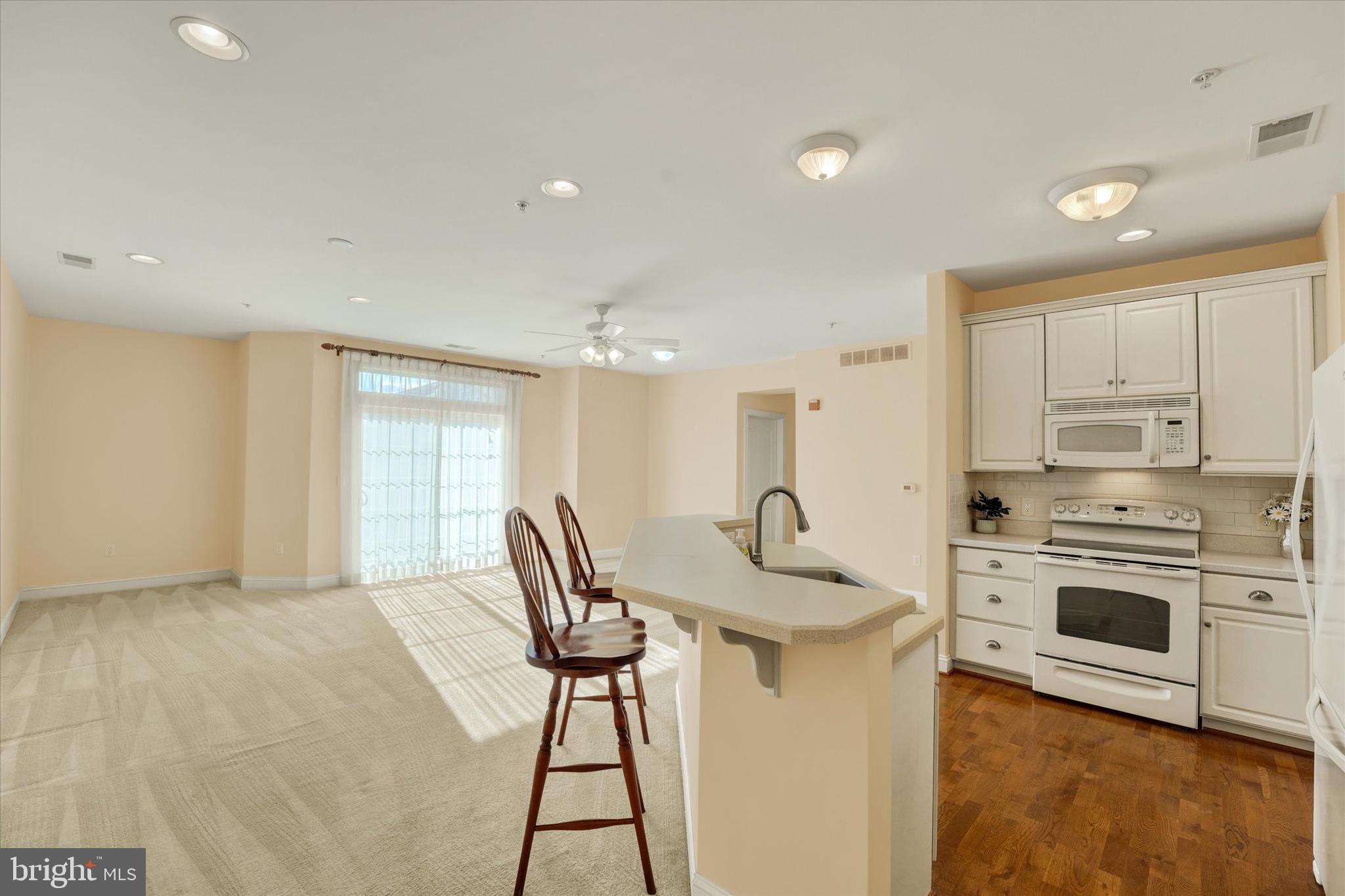VILLAGE OF FOUNTAINVIEW - Residential