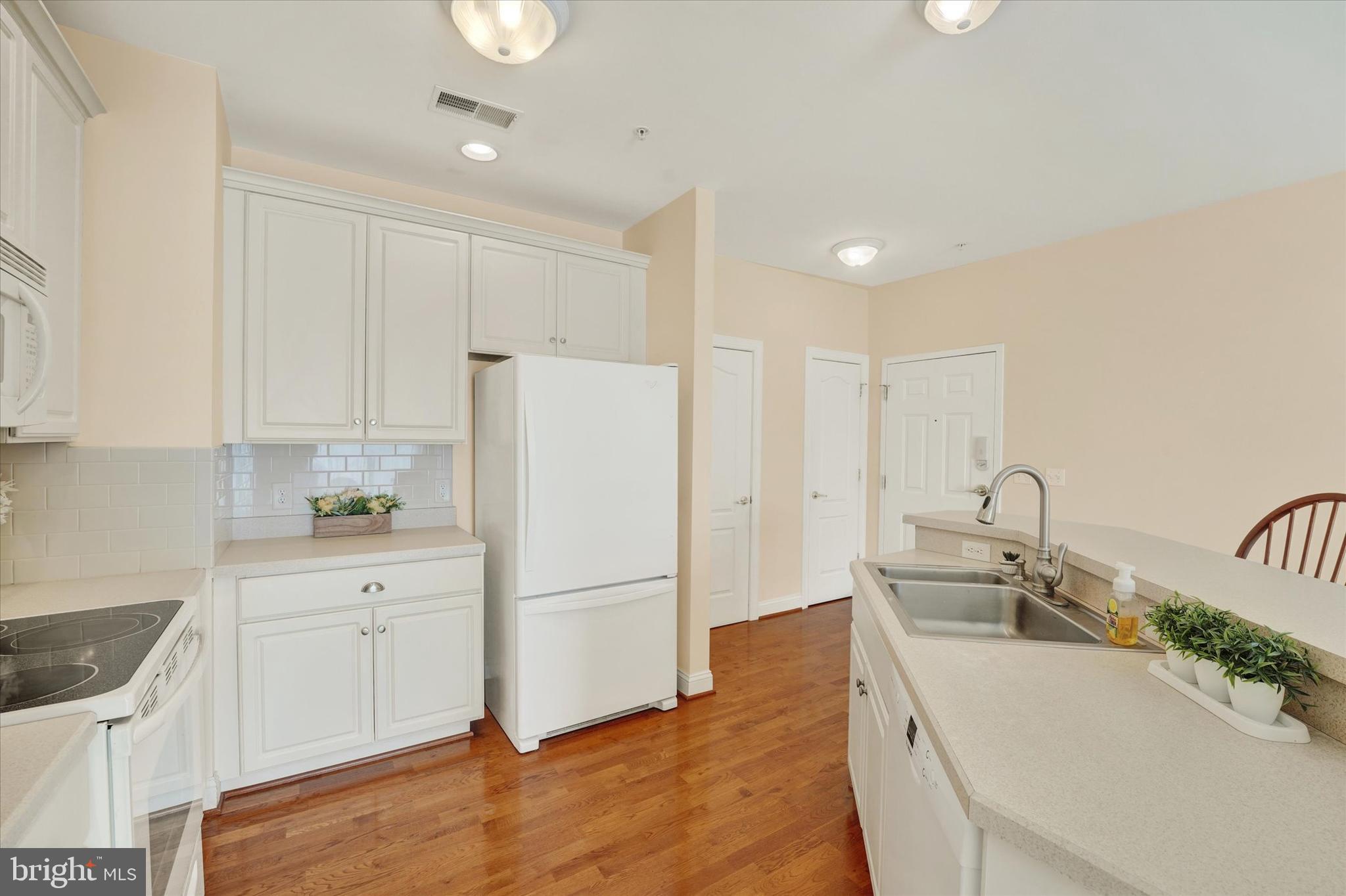 VILLAGE OF FOUNTAINVIEW - Residential