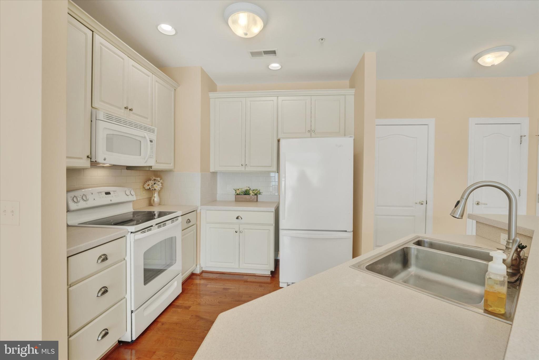 VILLAGE OF FOUNTAINVIEW - Residential