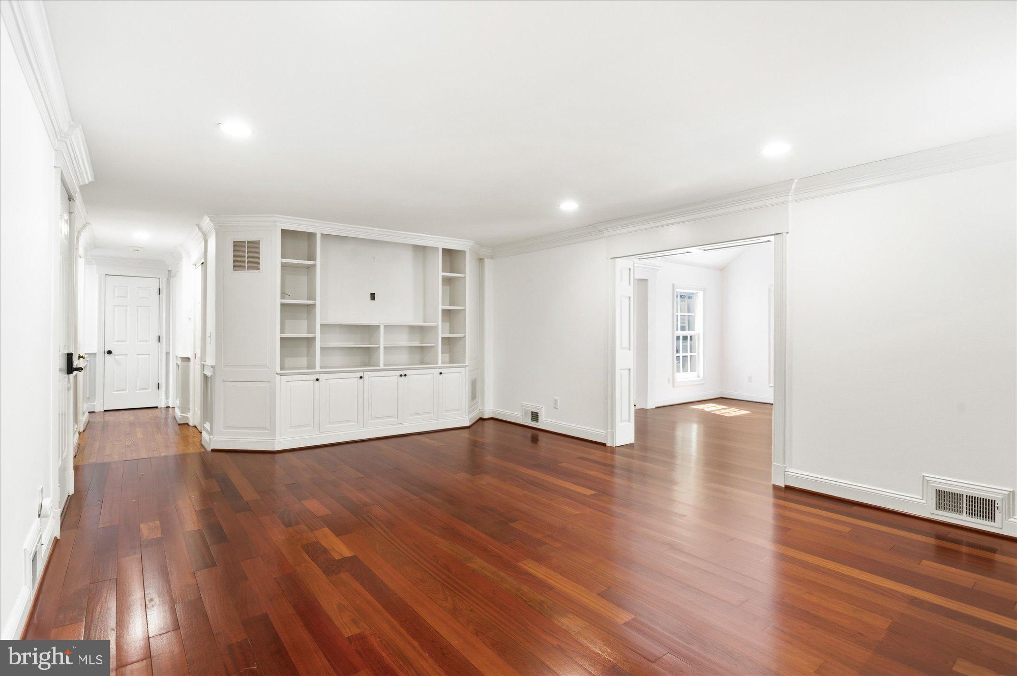MCAULEY PARK - Residential