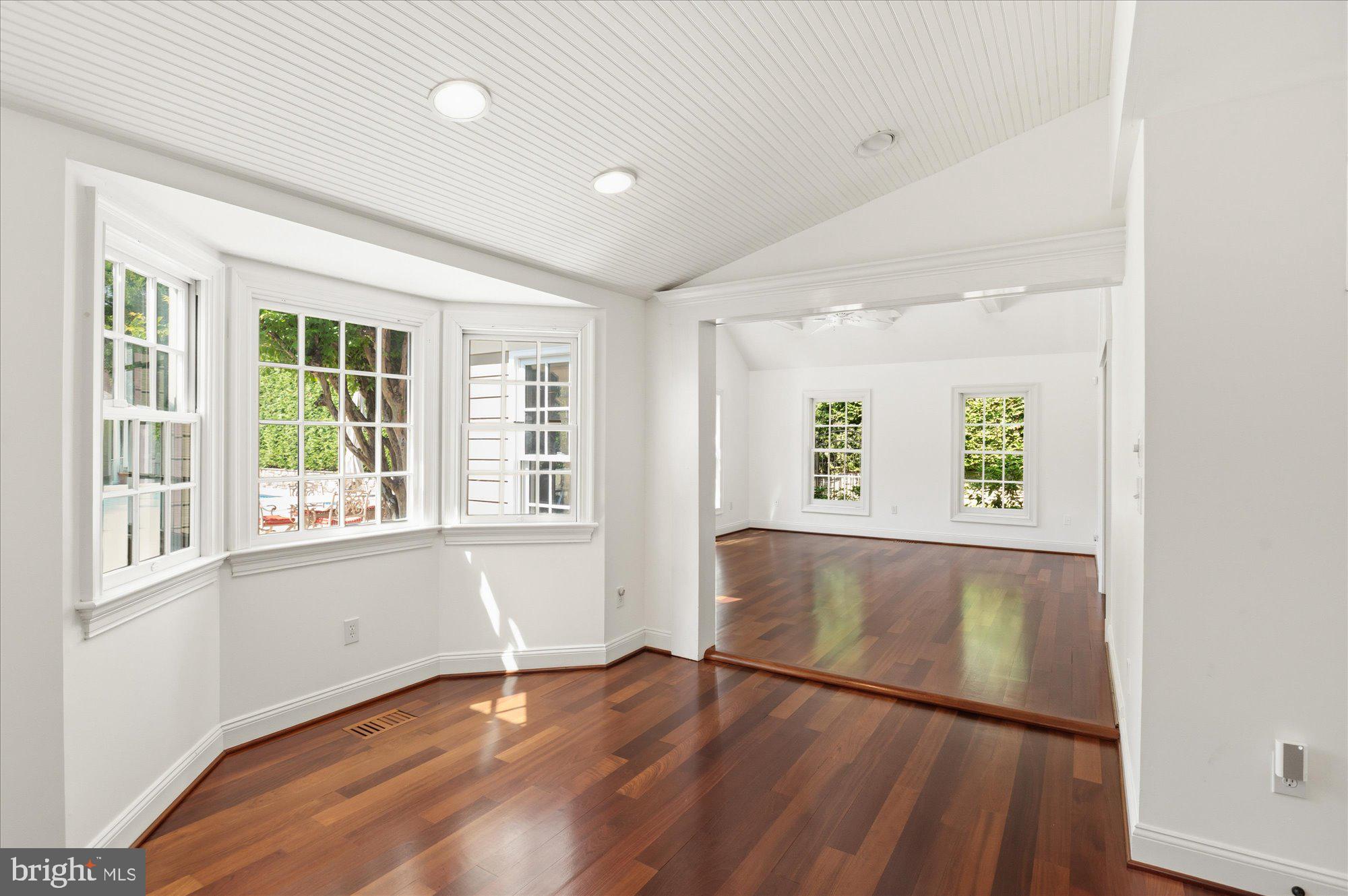 MCAULEY PARK - Residential