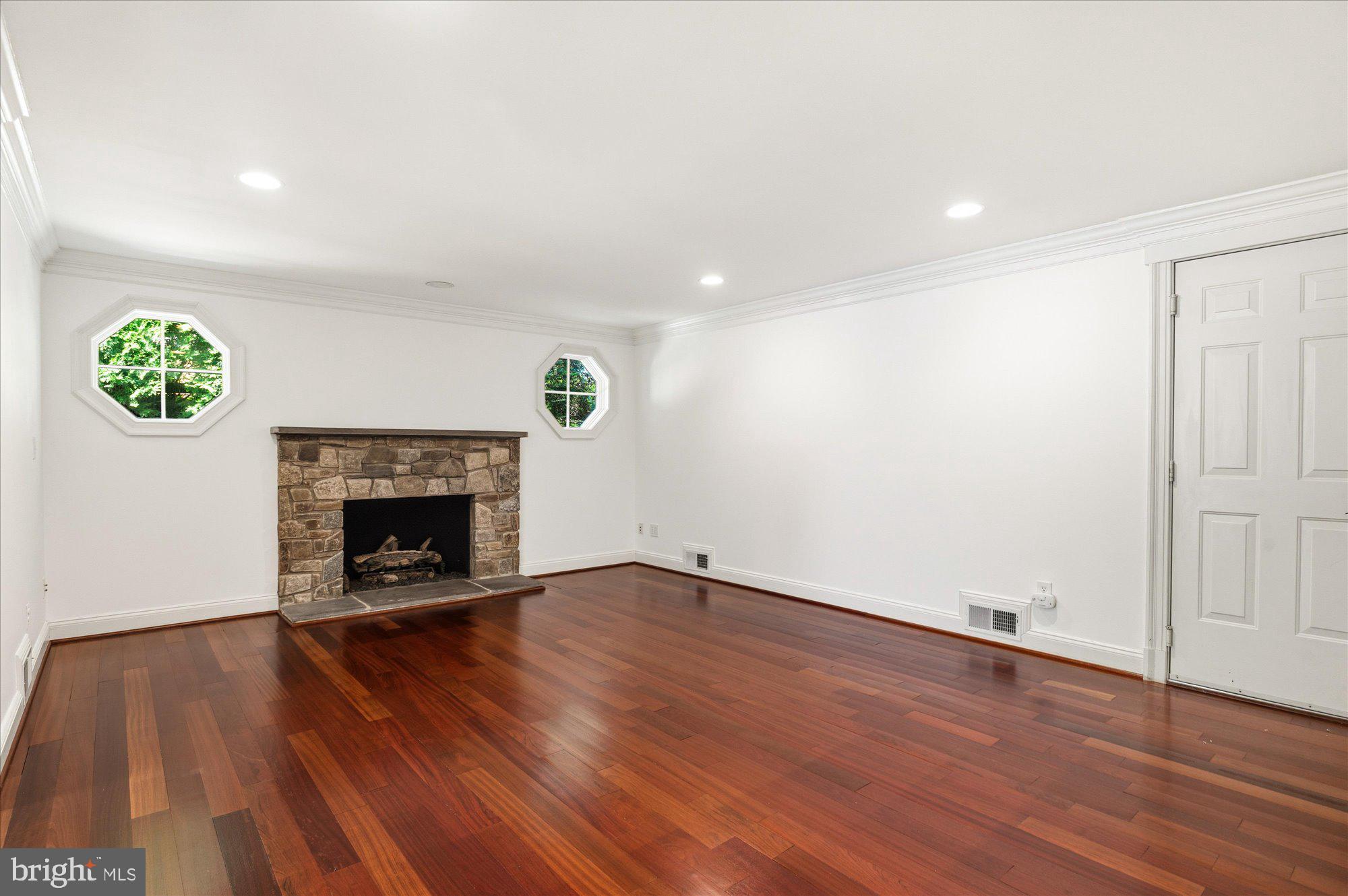MCAULEY PARK - Residential