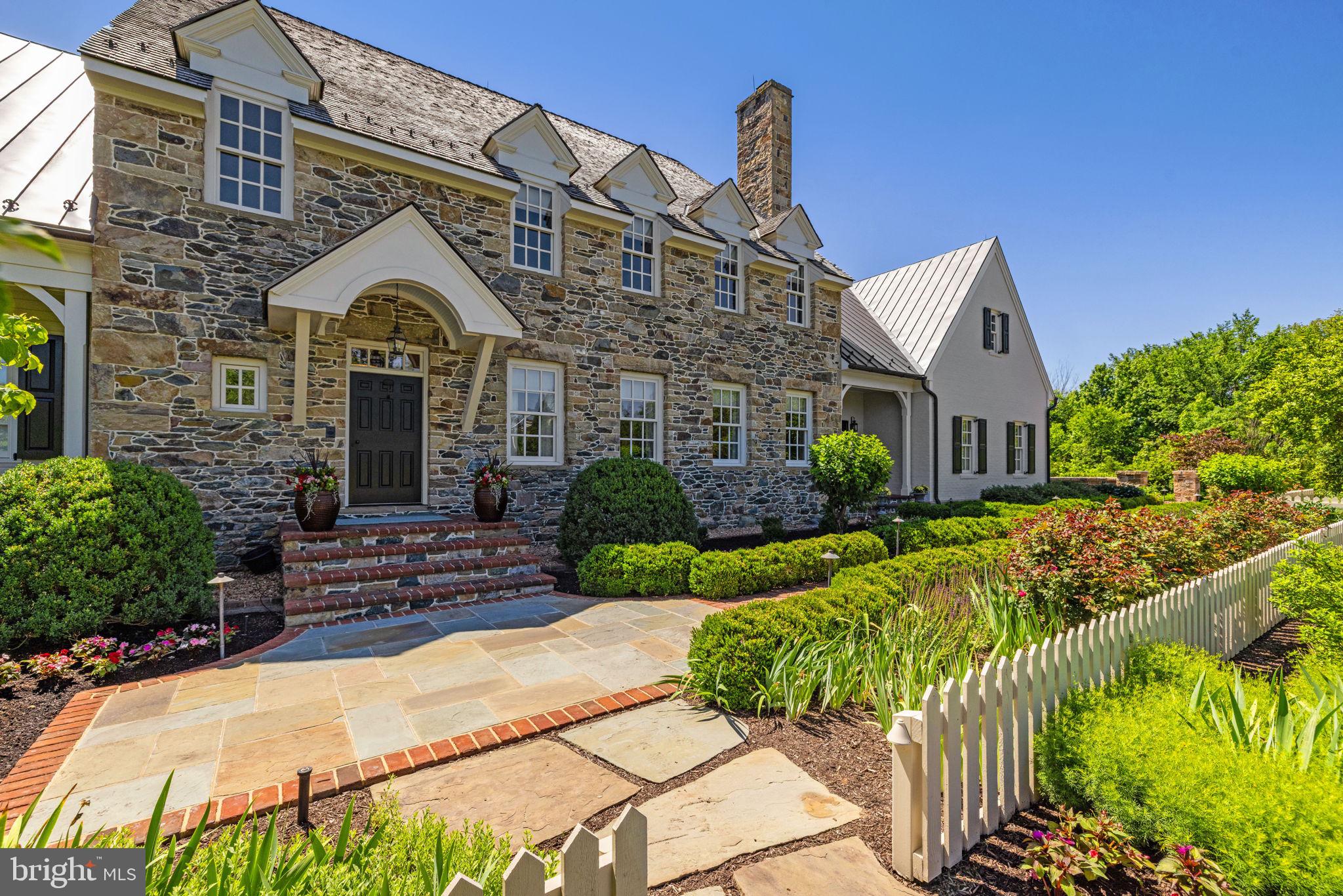 ESTATES @ CREIGHTON FARM - Residential