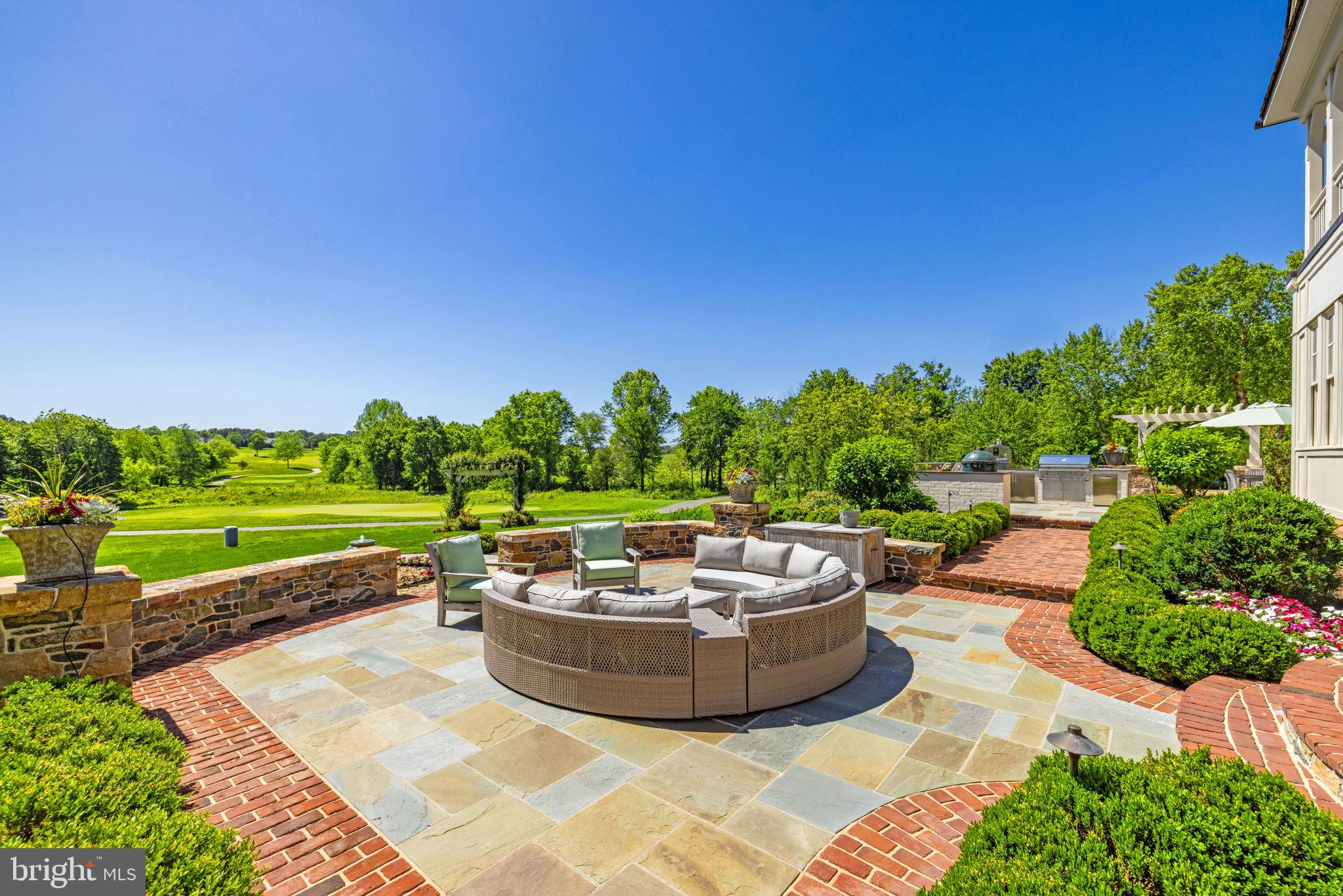 ESTATES @ CREIGHTON FARM - Residential