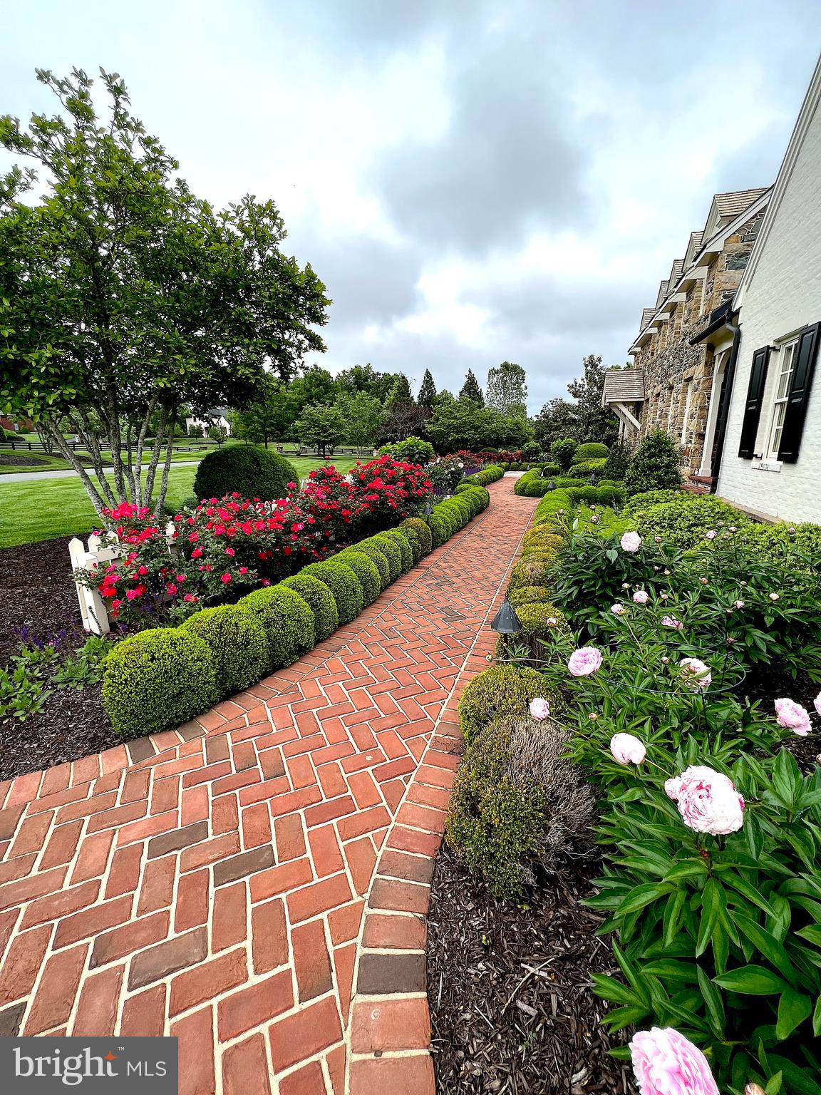 ESTATES @ CREIGHTON FARM - Residential