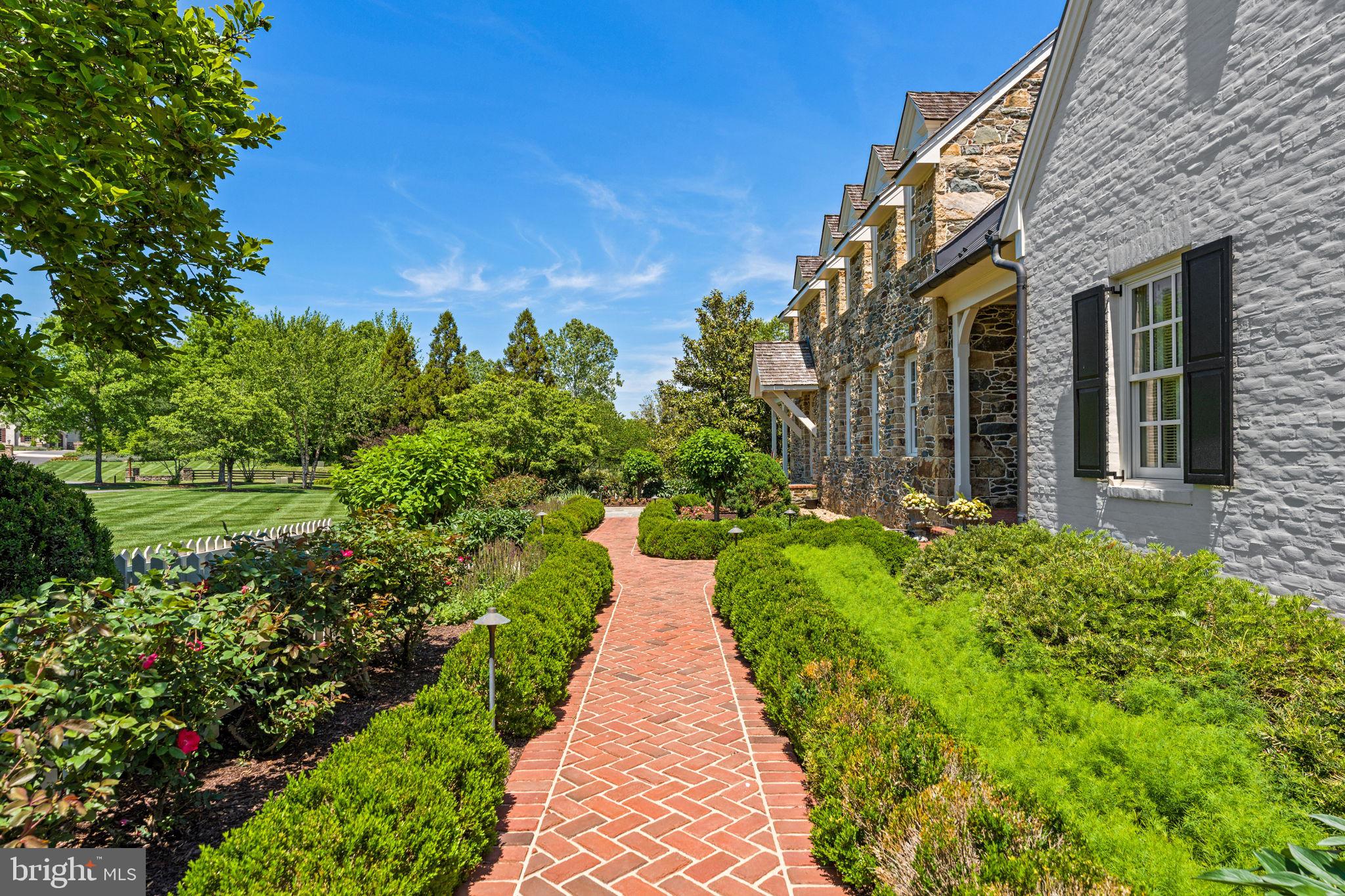 ESTATES @ CREIGHTON FARM - Residential