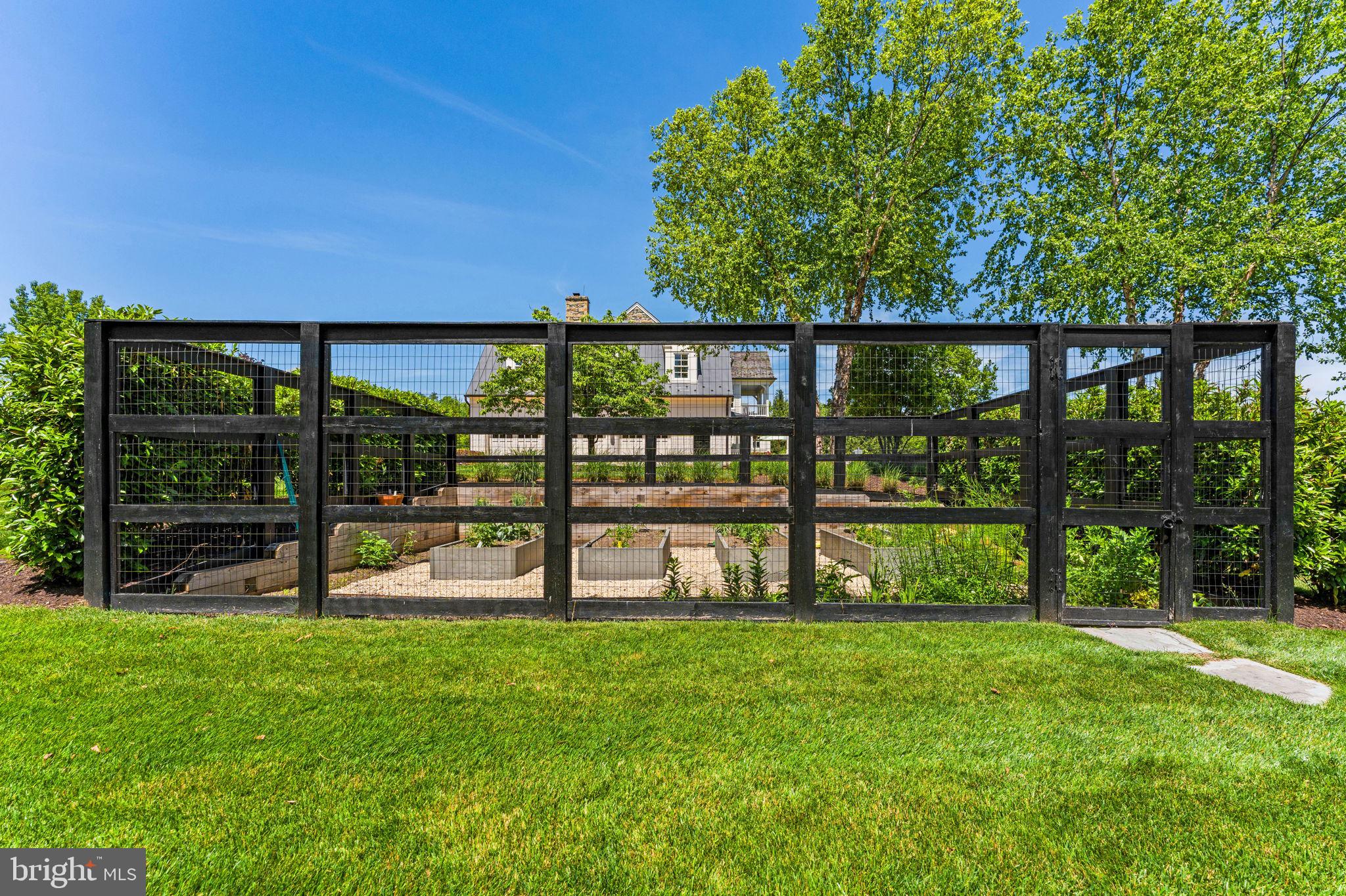 ESTATES @ CREIGHTON FARM - Residential