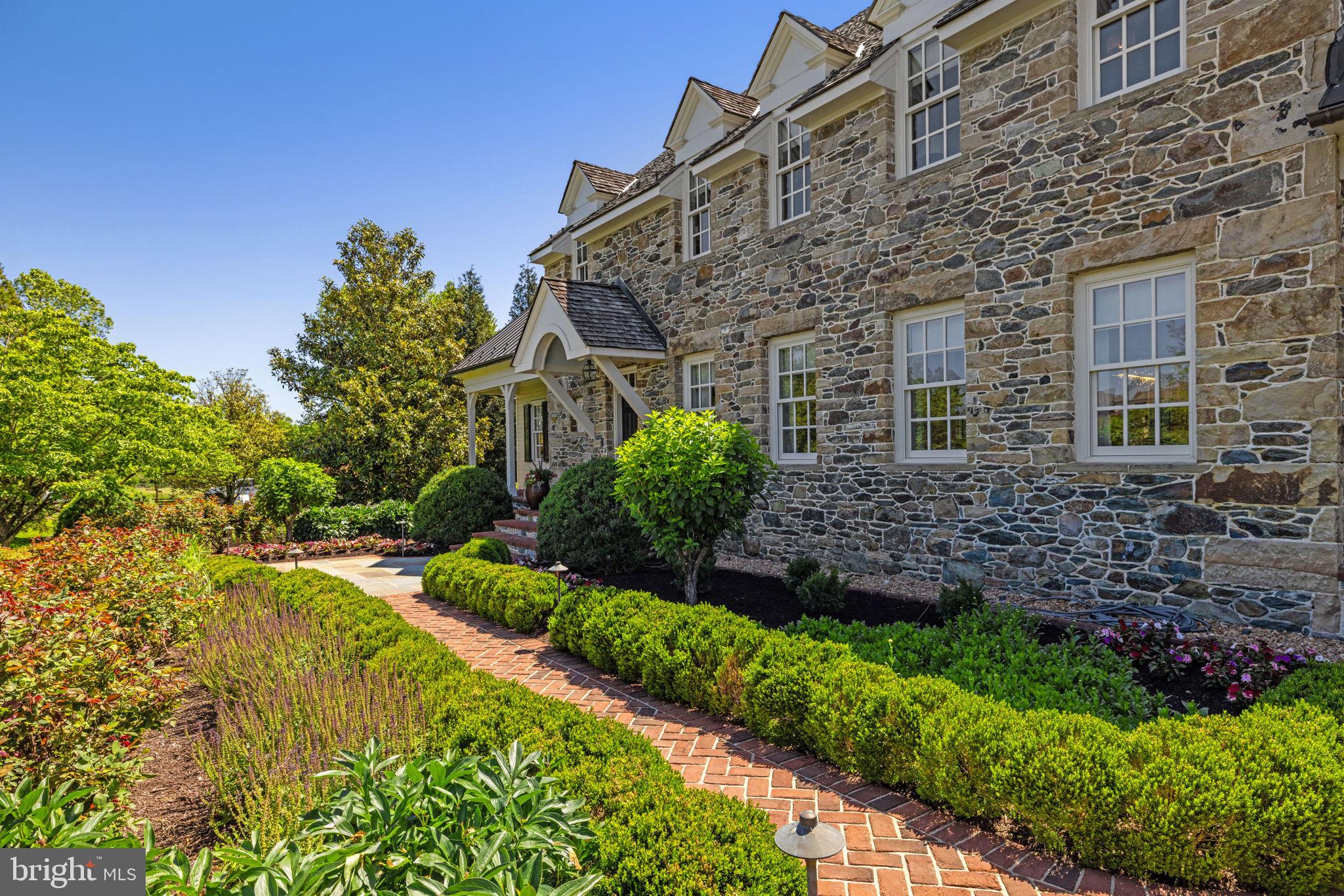 ESTATES @ CREIGHTON FARM - Residential