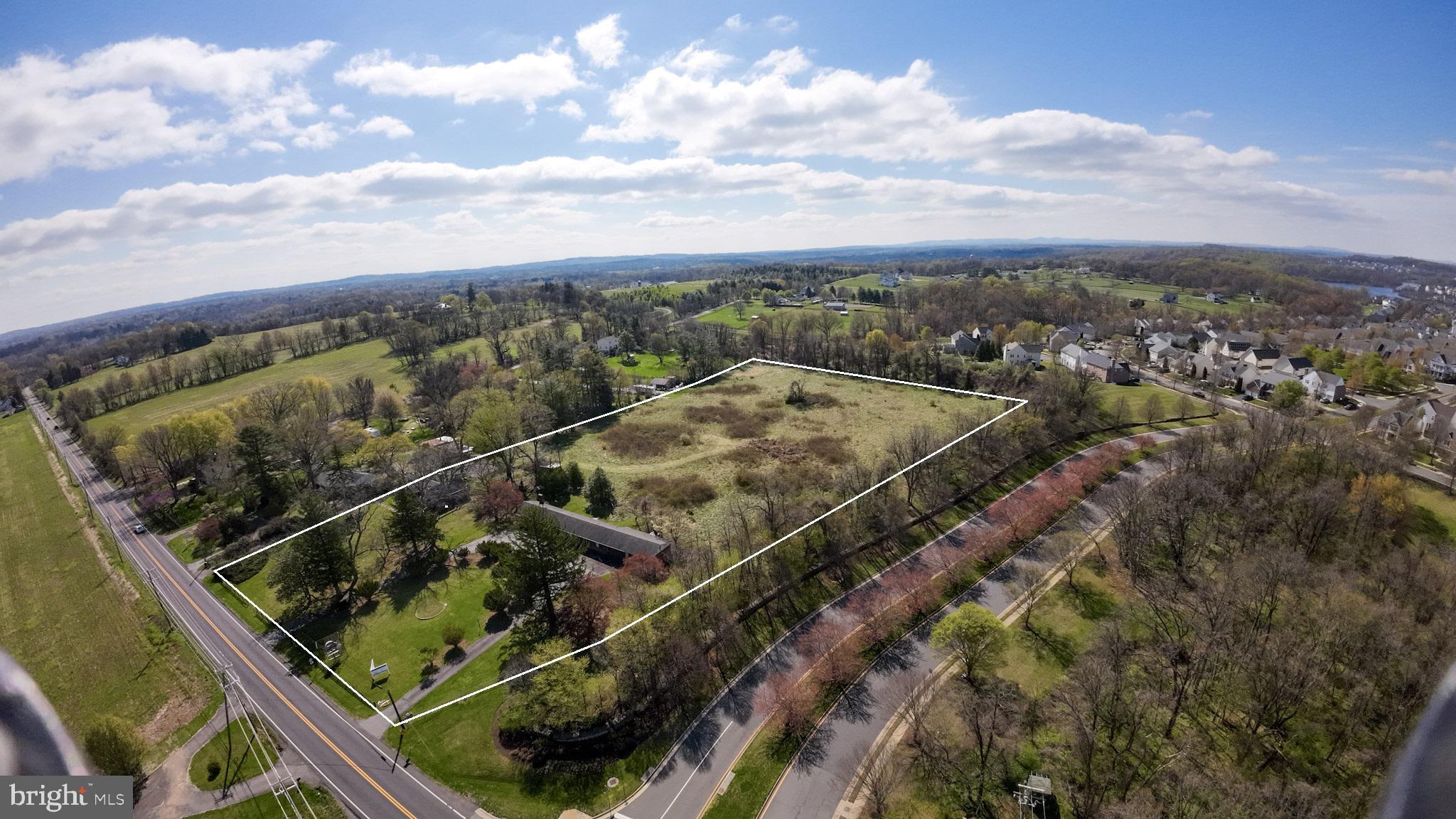 ROUND HILL - Residential