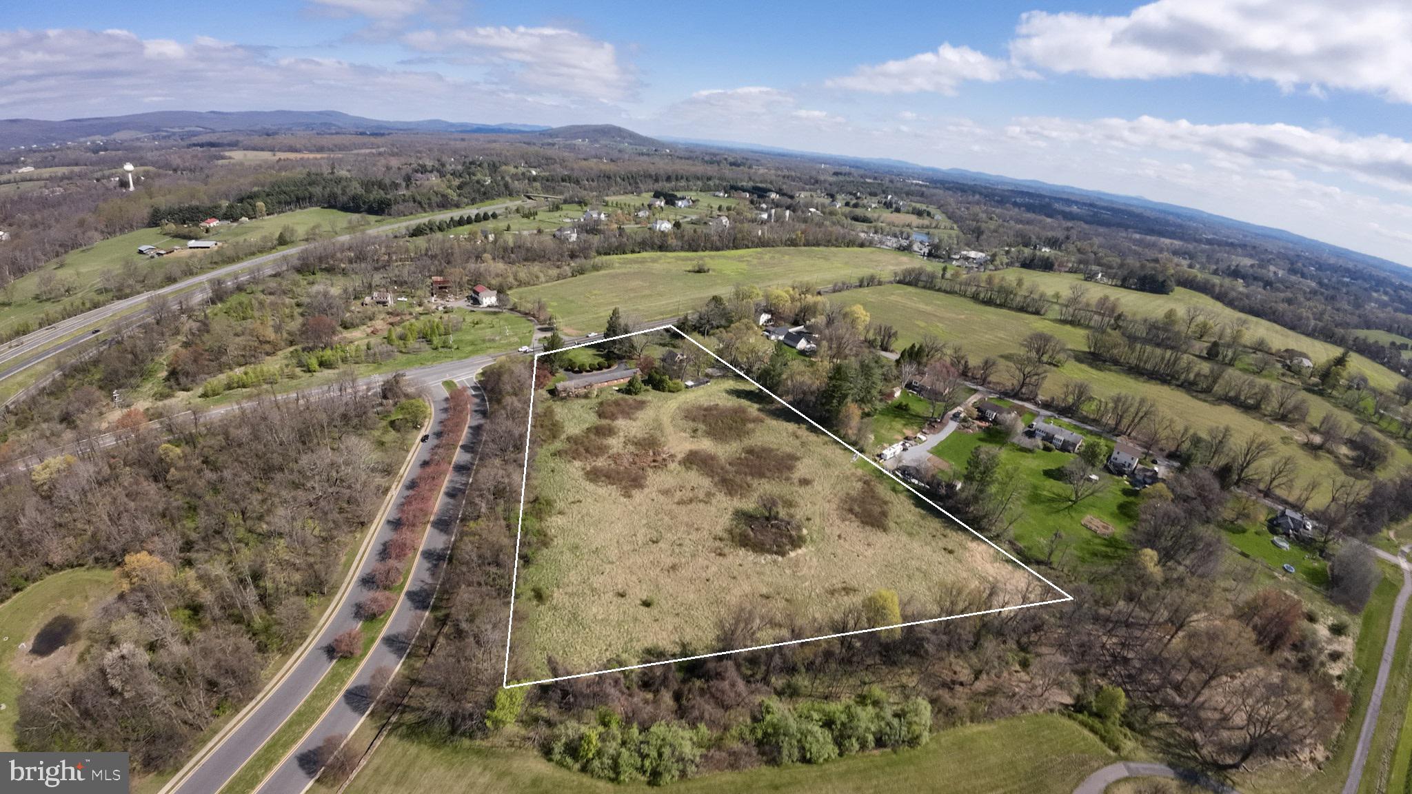 ROUND HILL - Residential