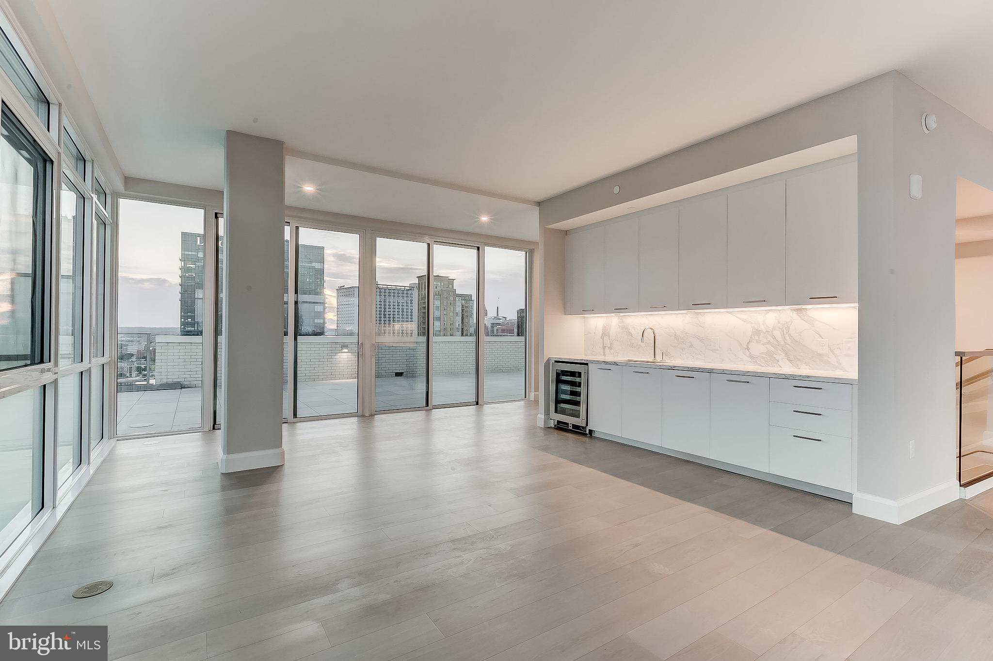 HARBOR EAST - Residential