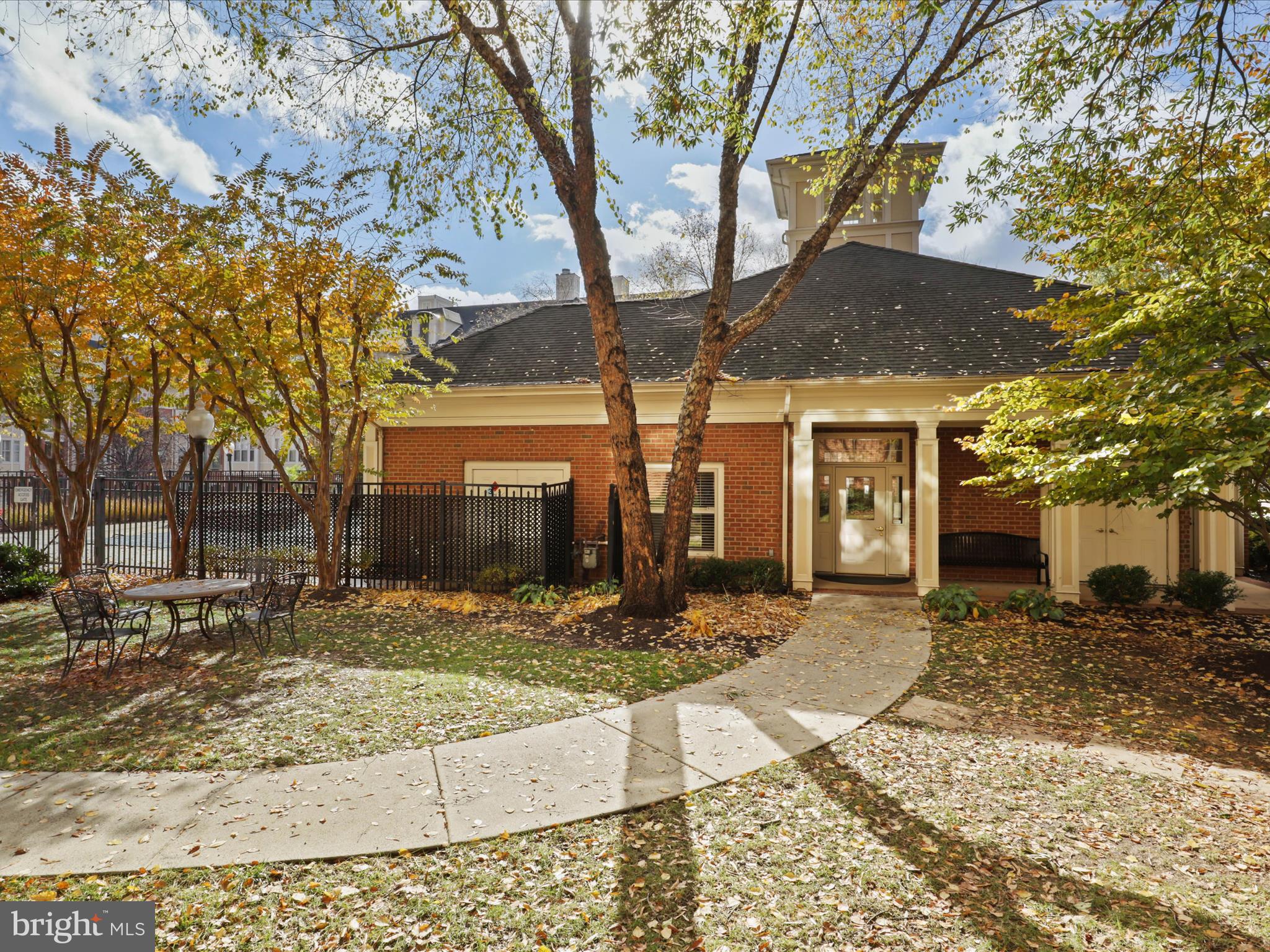 STRATFORD - Residential