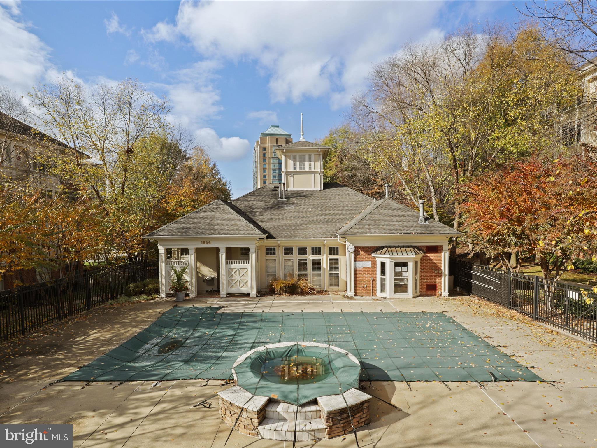 STRATFORD - Residential