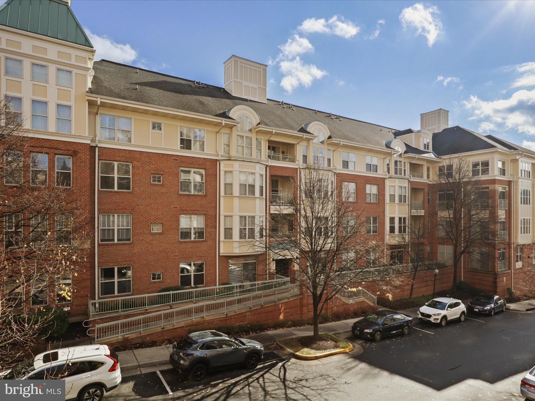 STRATFORD - Residential