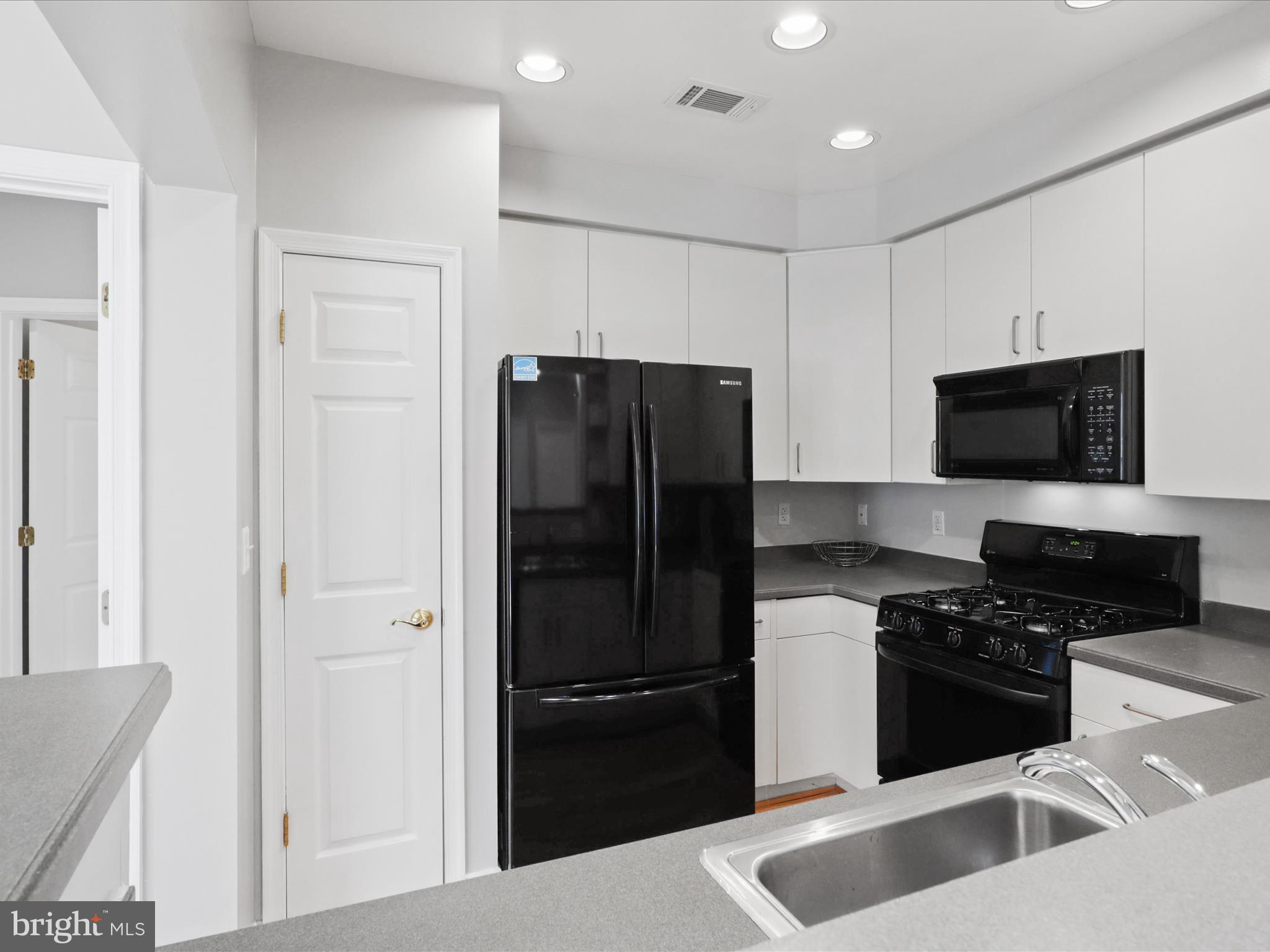 STRATFORD - Residential