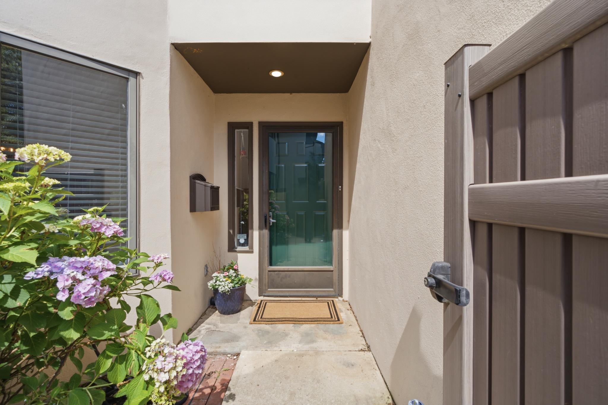 MONTROSE VIL - Residential