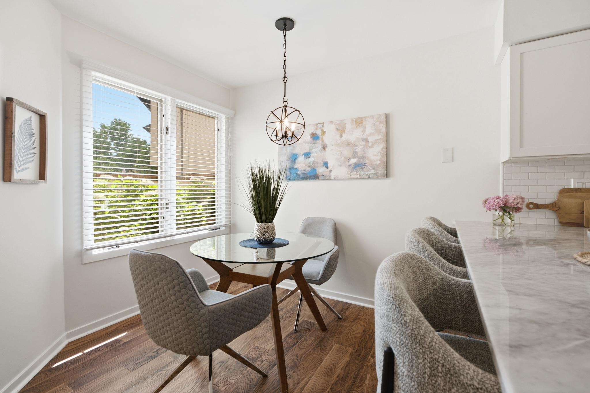 MONTROSE VIL - Residential