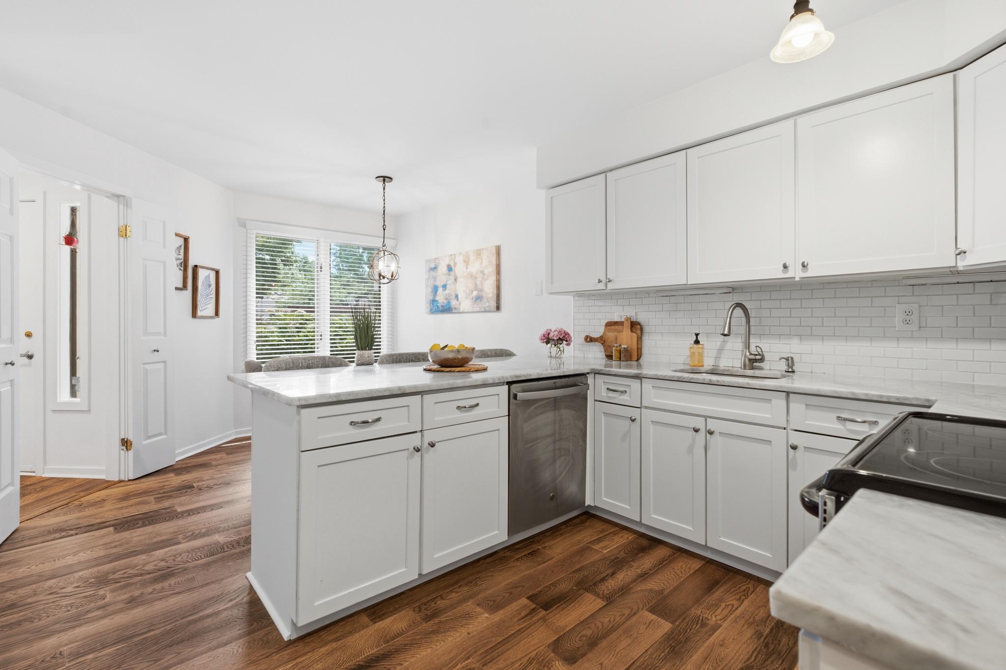MONTROSE VIL - Residential