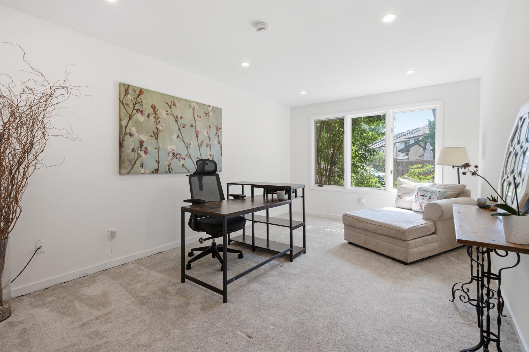 MONTROSE VIL - Residential