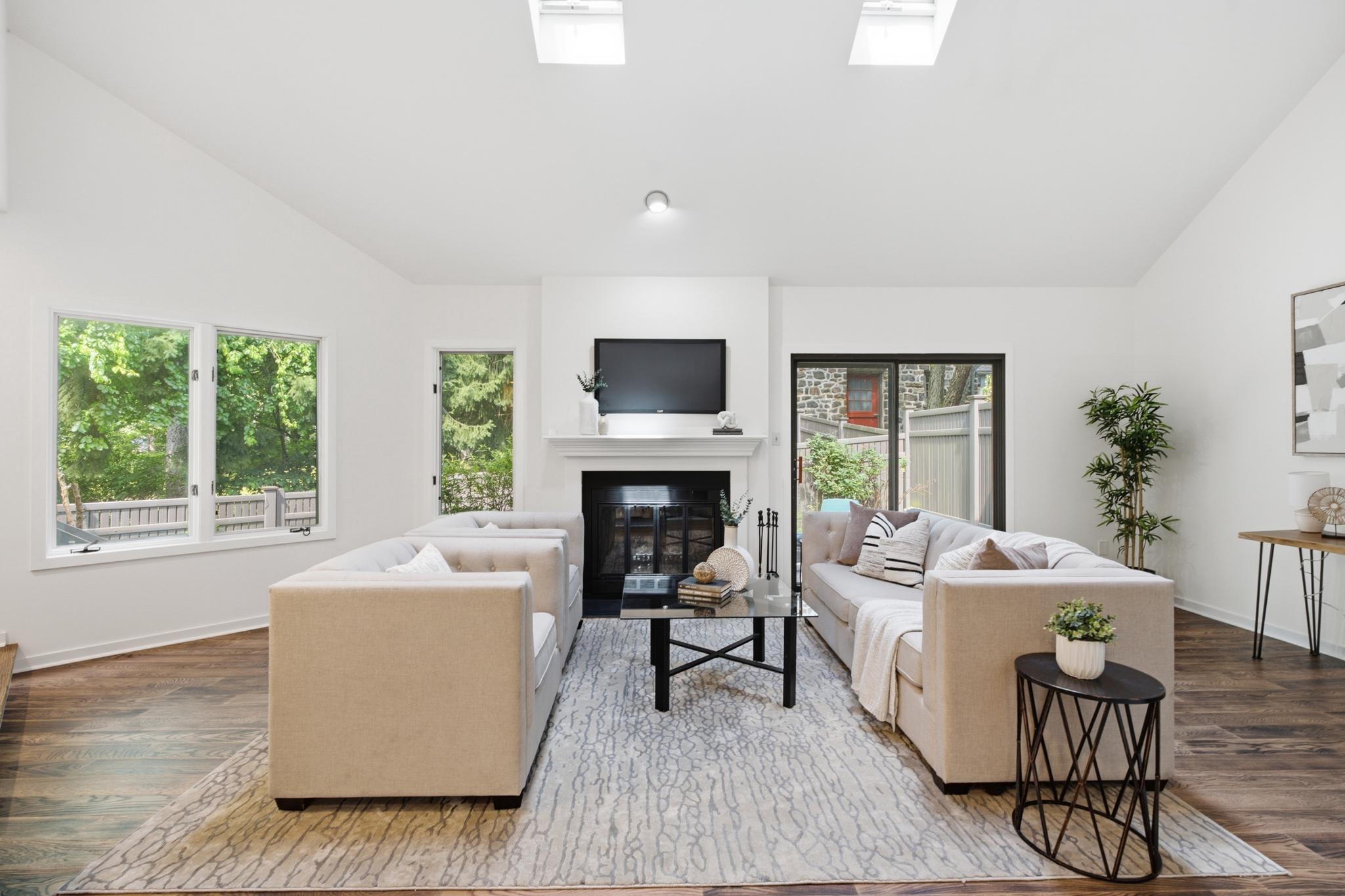MONTROSE VIL - Residential