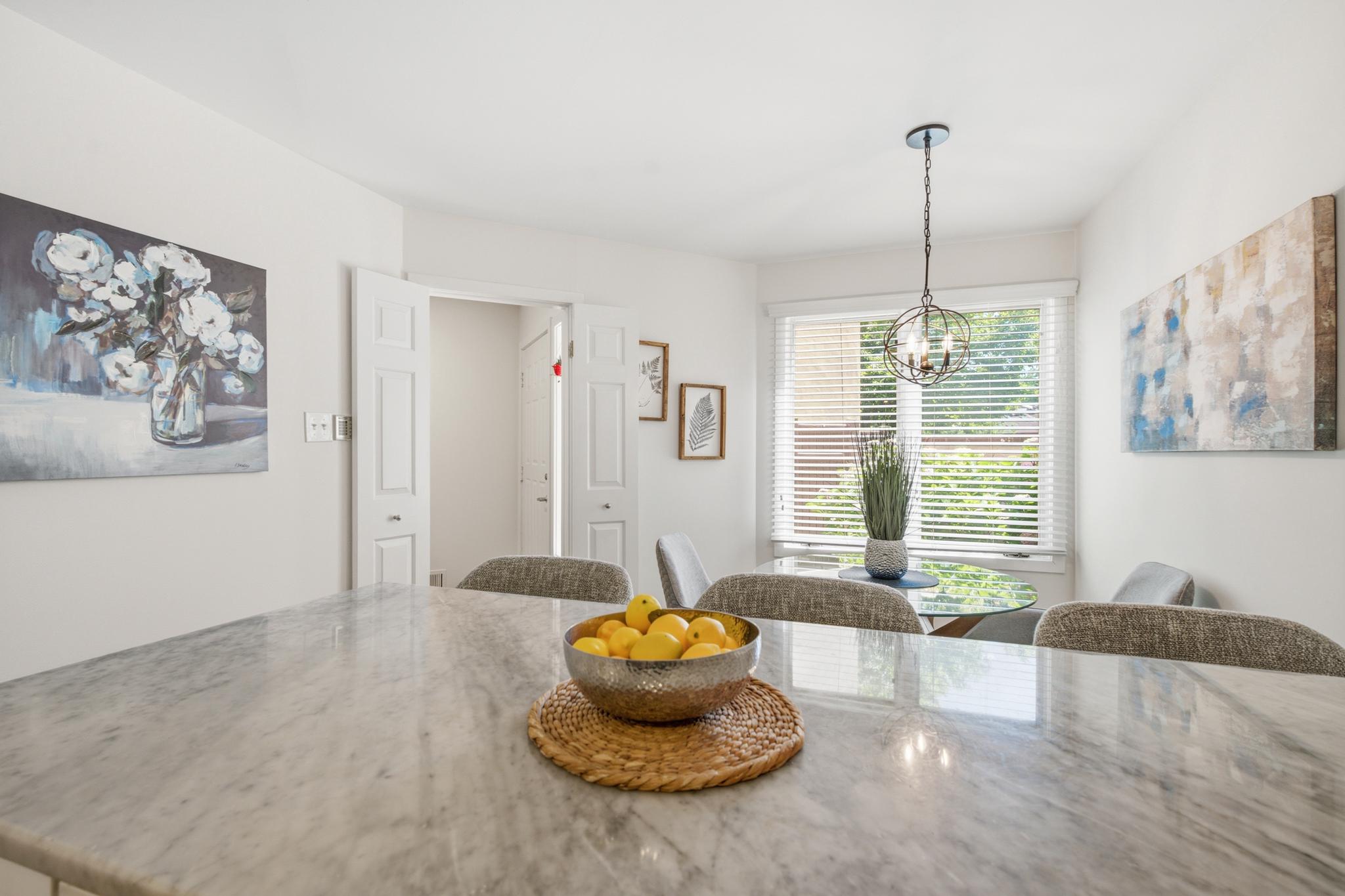 MONTROSE VIL - Residential