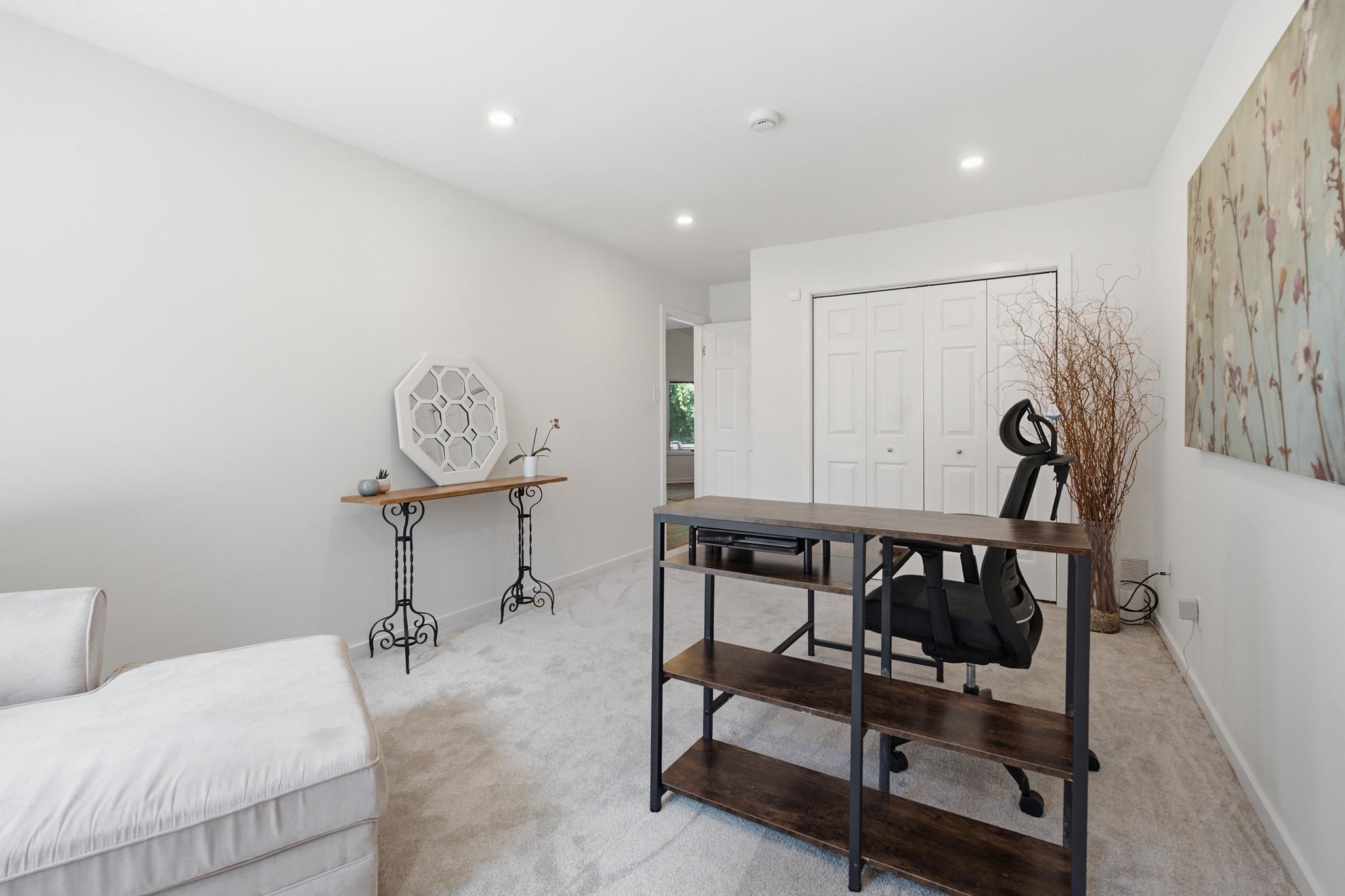 MONTROSE VIL - Residential