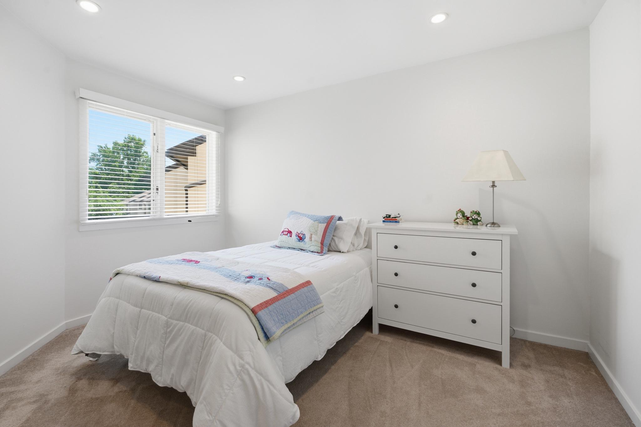 MONTROSE VIL - Residential