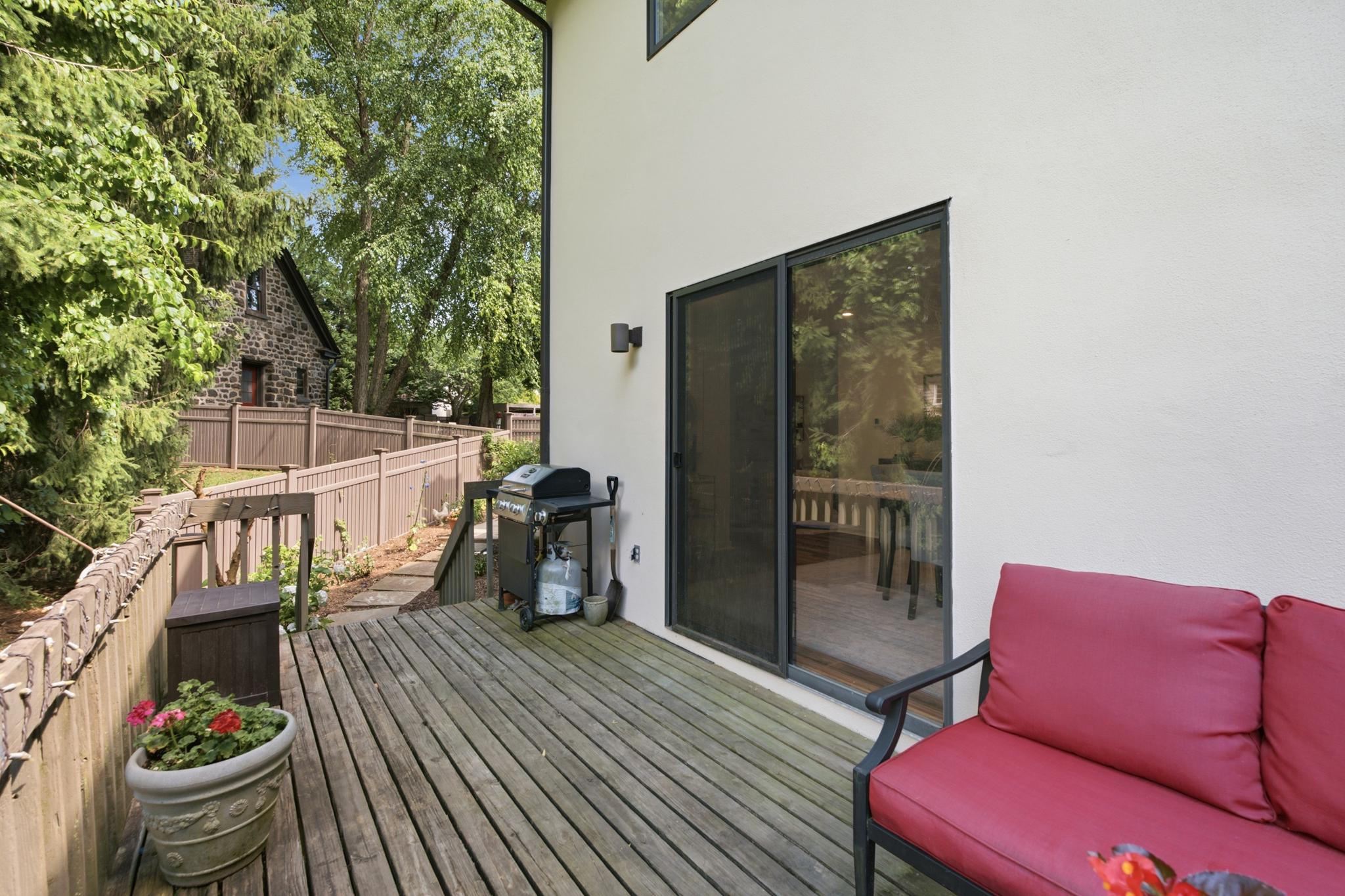 MONTROSE VIL - Residential