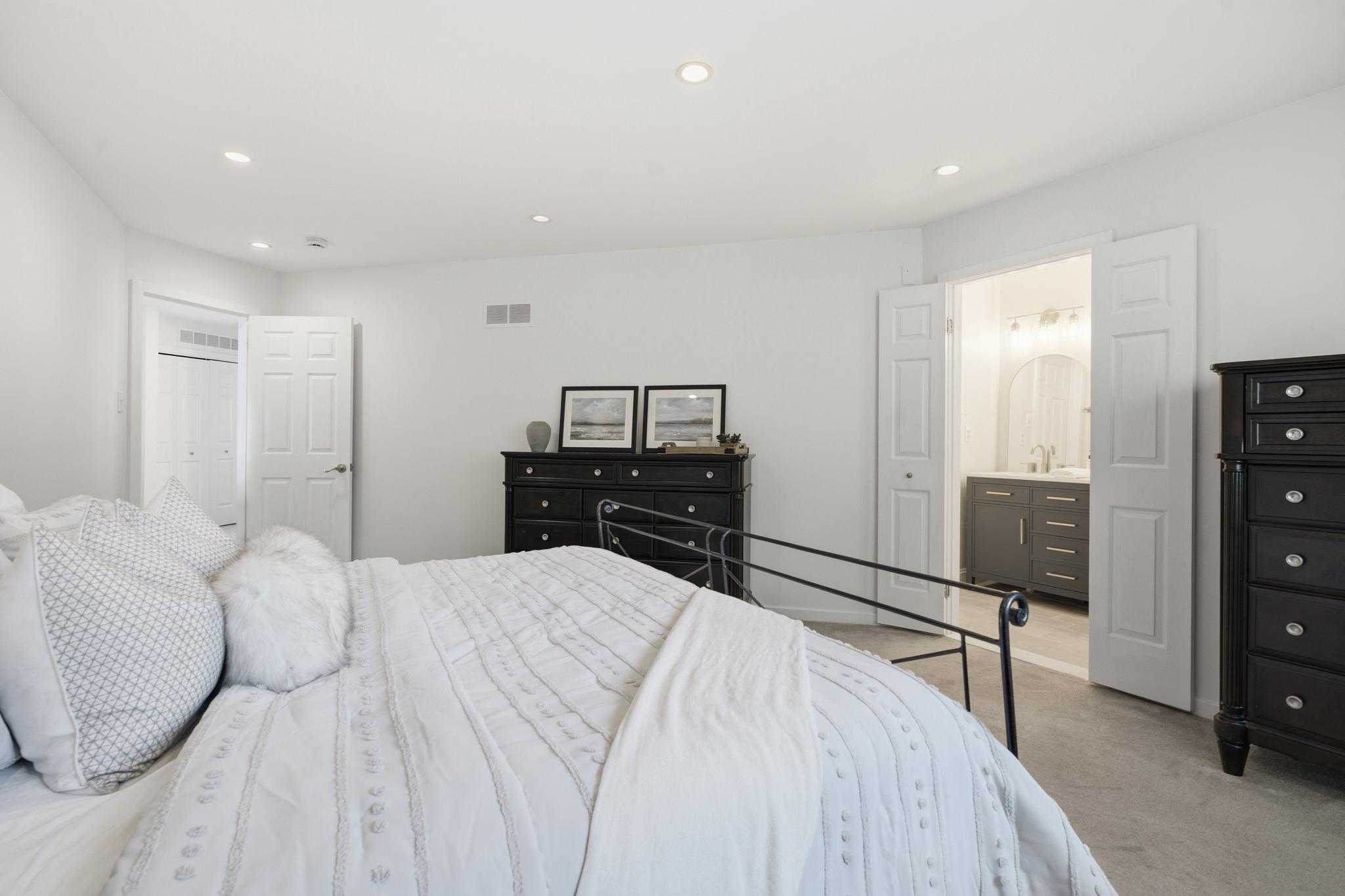 MONTROSE VIL - Residential