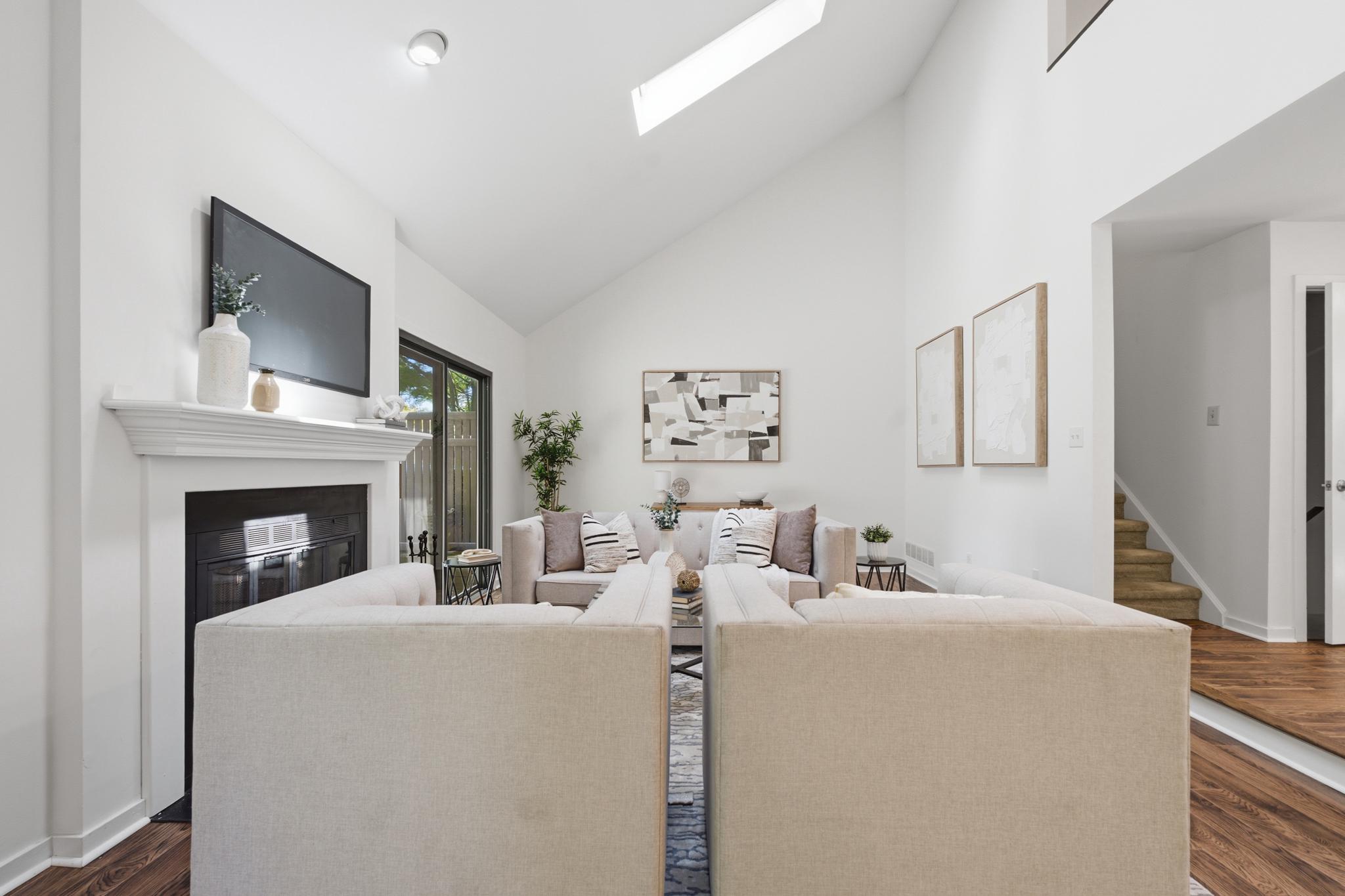 MONTROSE VIL - Residential