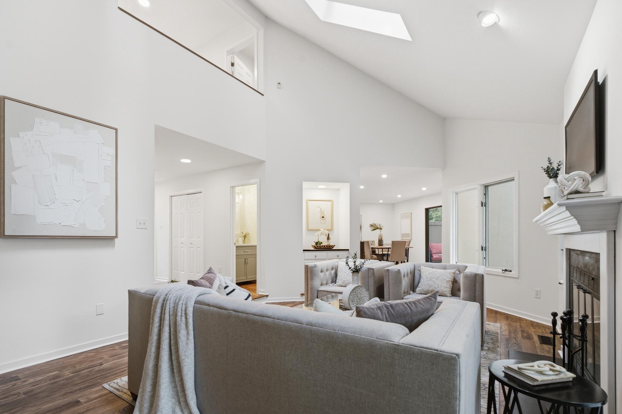 MONTROSE VIL - Residential