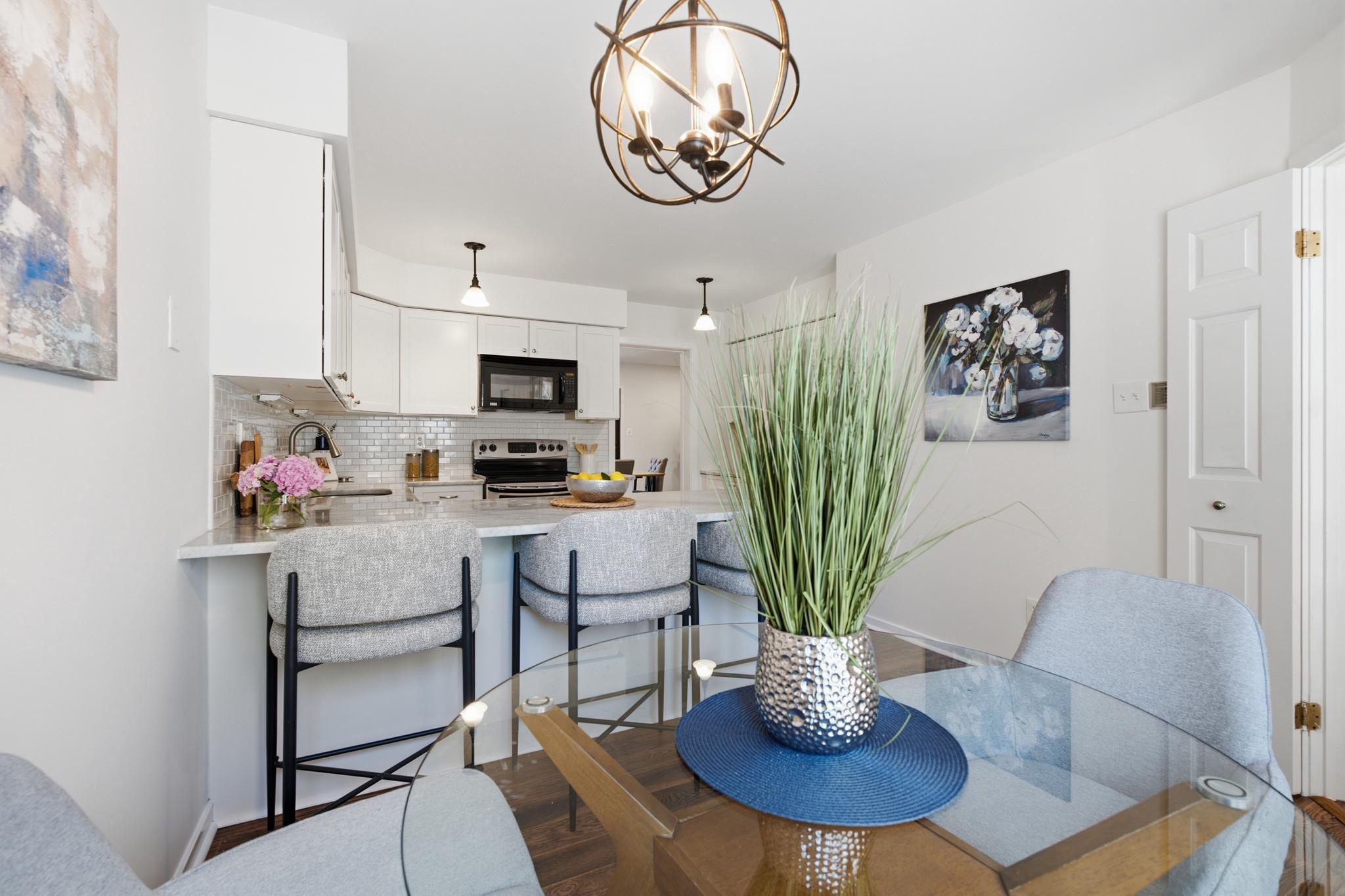MONTROSE VIL - Residential