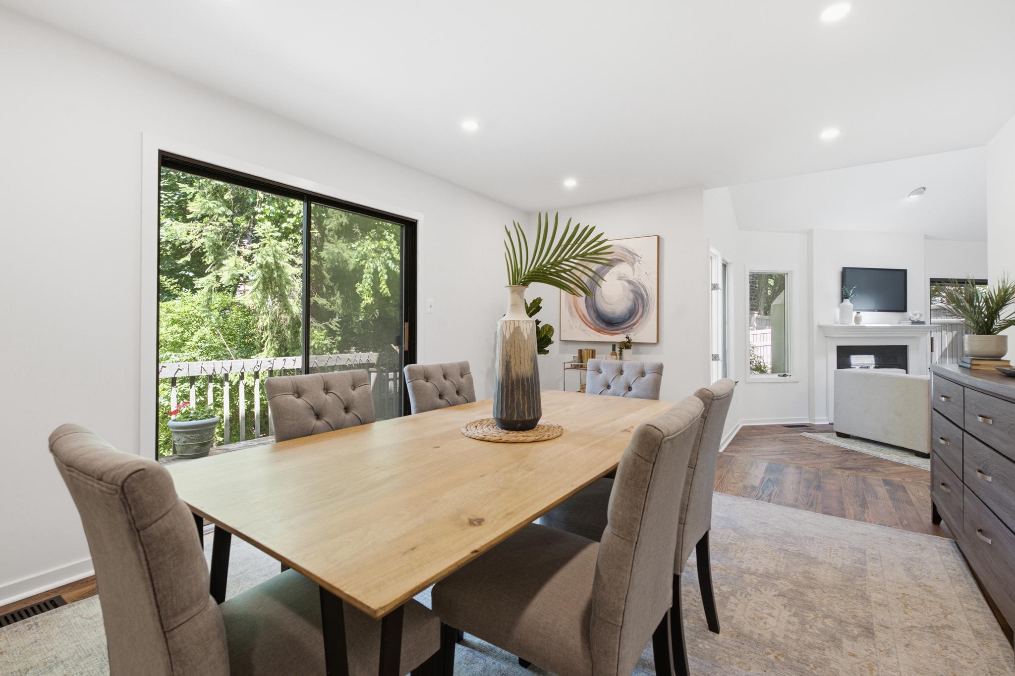 MONTROSE VIL - Residential