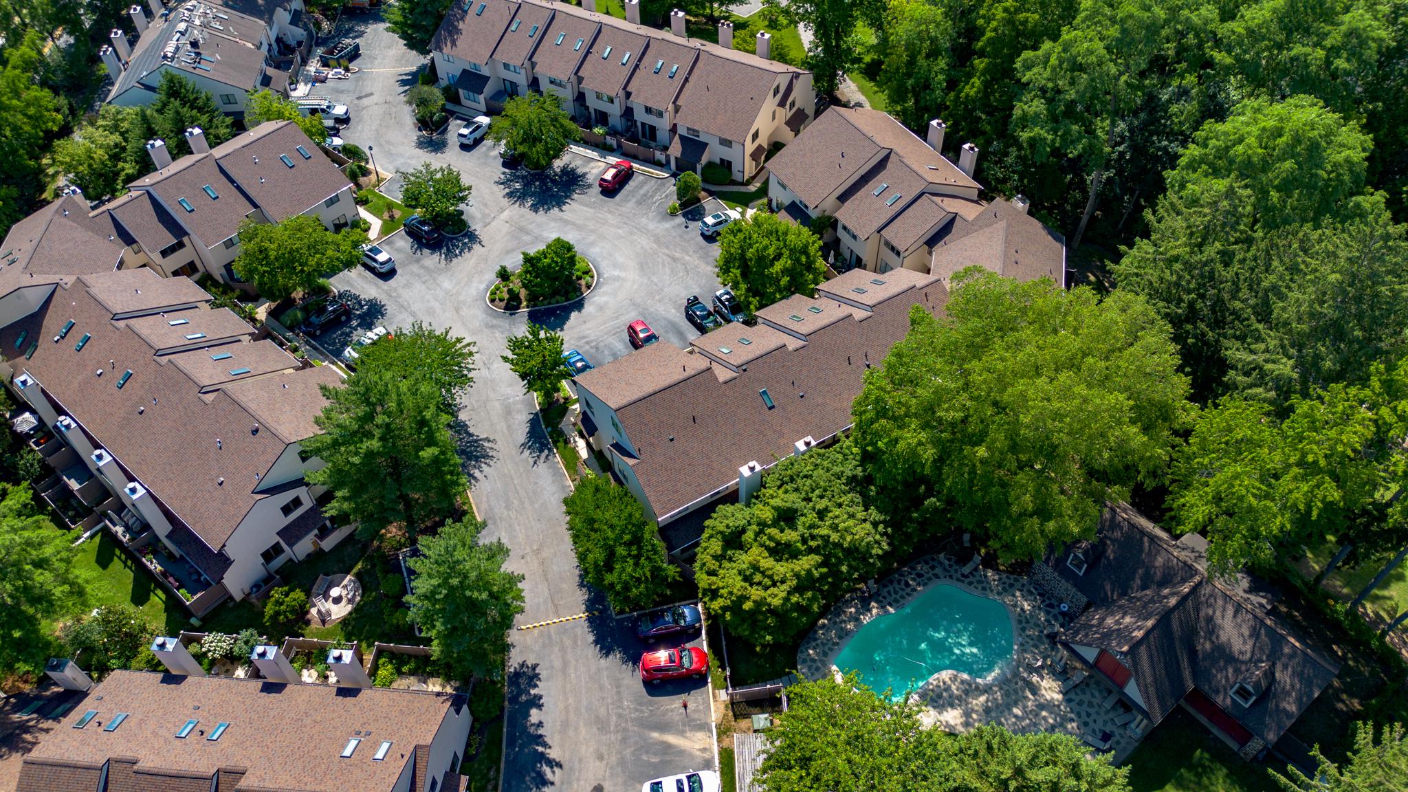 MONTROSE VIL - Residential