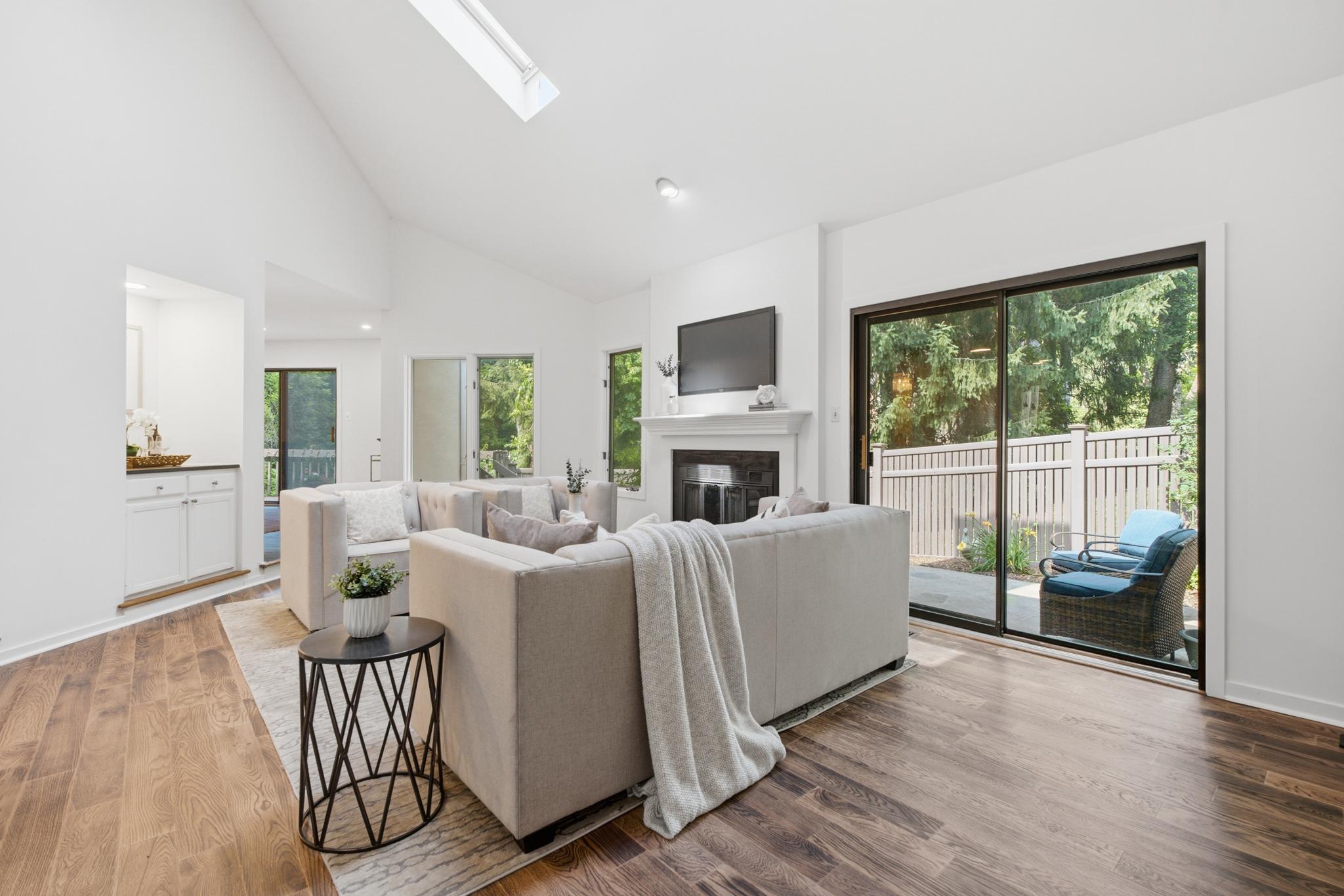 MONTROSE VIL - Residential