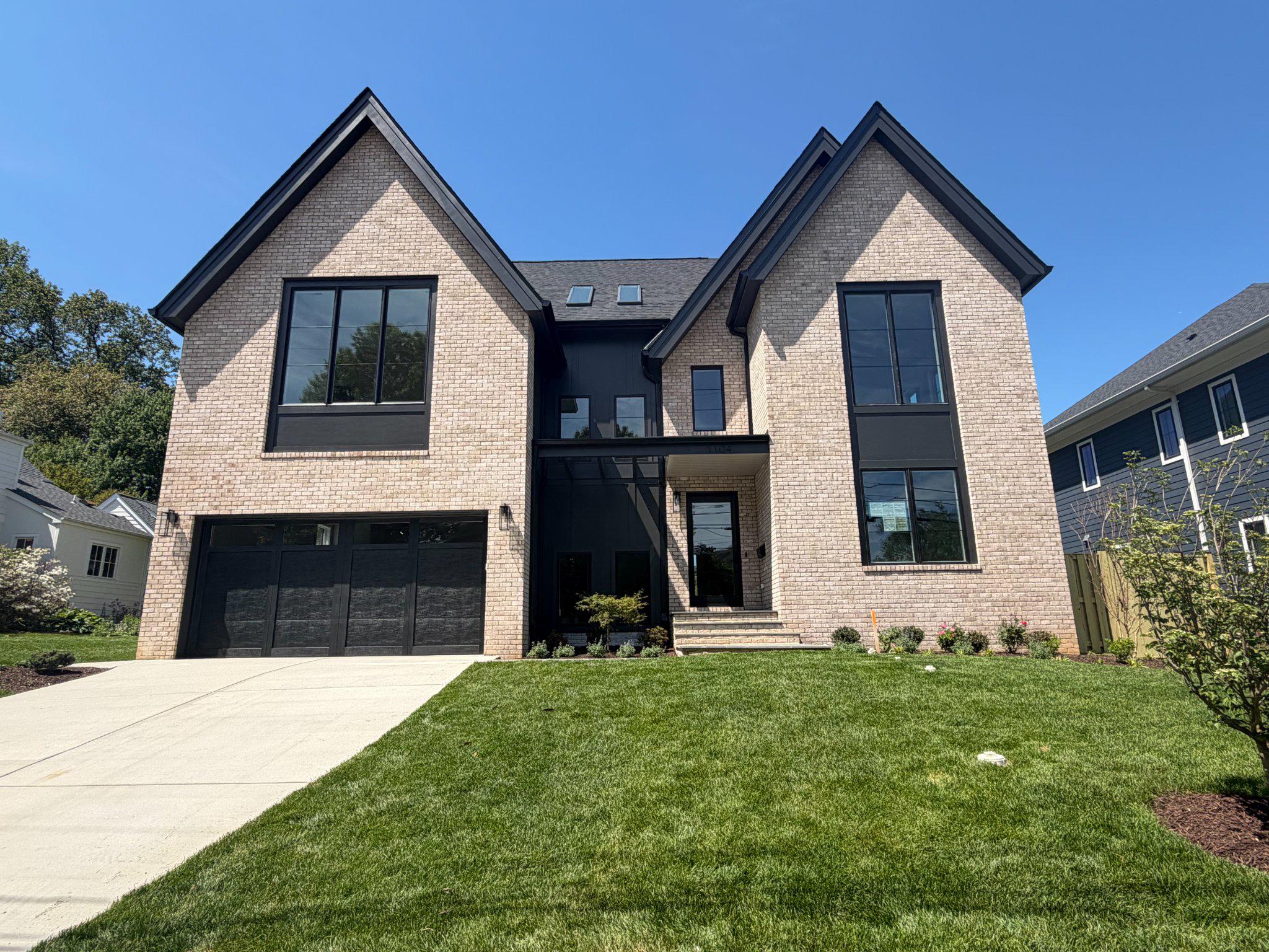 WHISTLING PINES - Residential