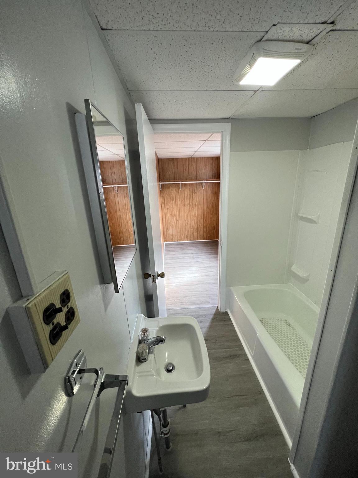 RESIDENTIAL - Residential Lease