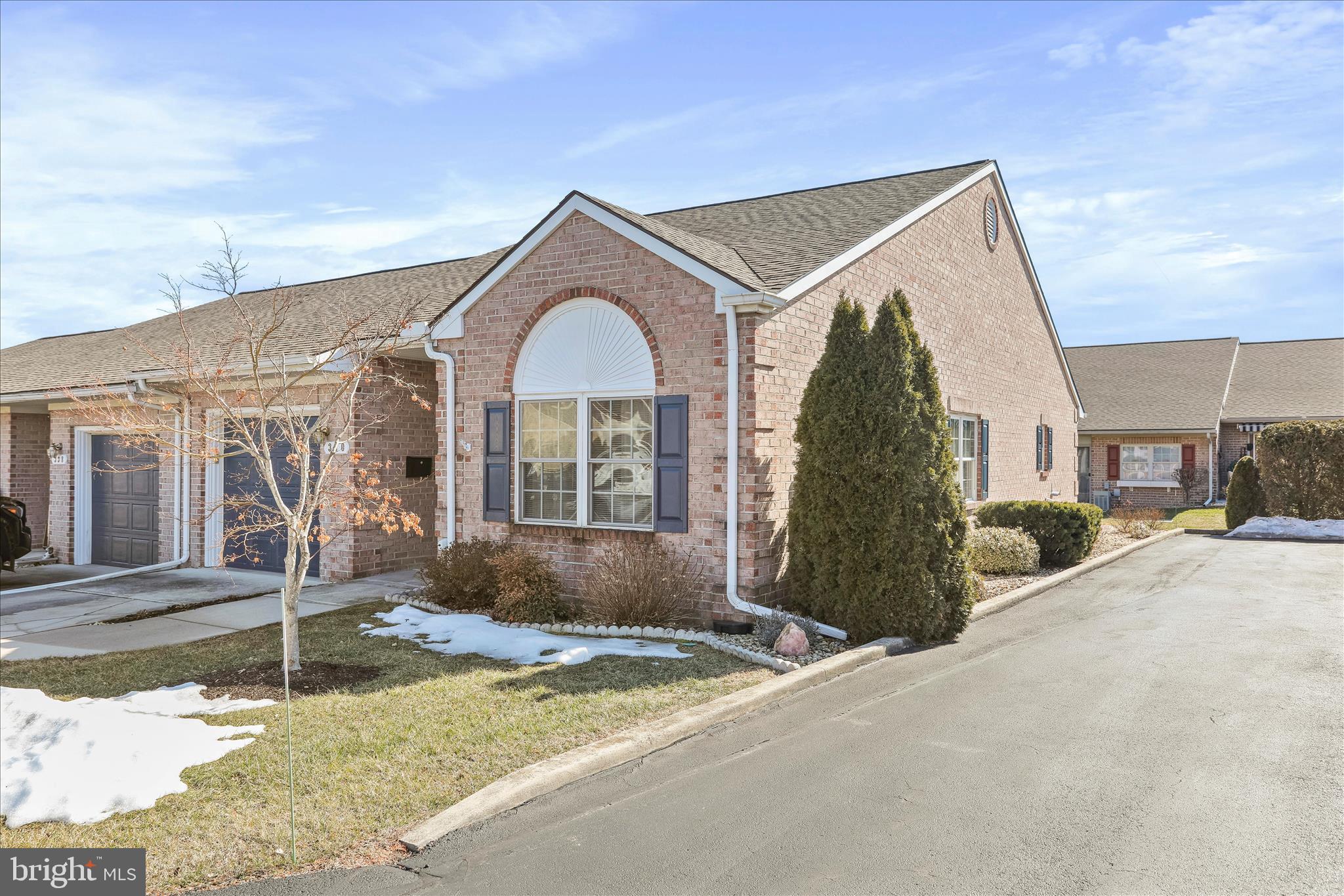 SUMMERLAND MANOR - Residential