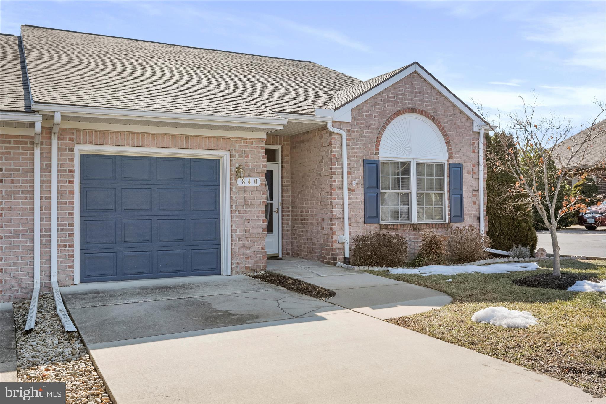 SUMMERLAND MANOR - Residential