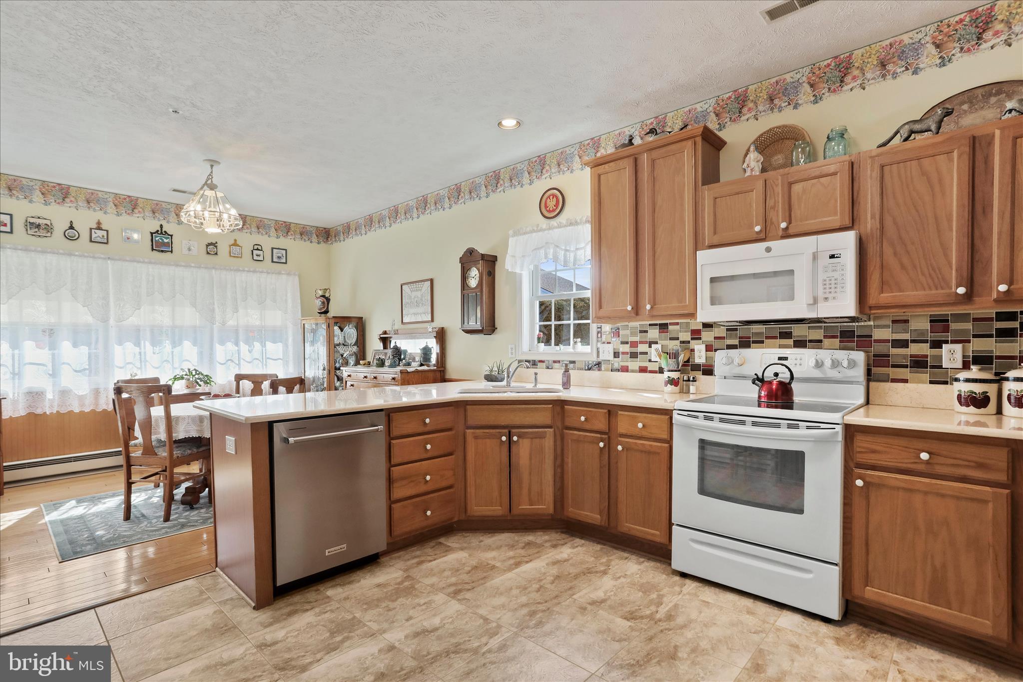 SUMMERLAND MANOR - Residential